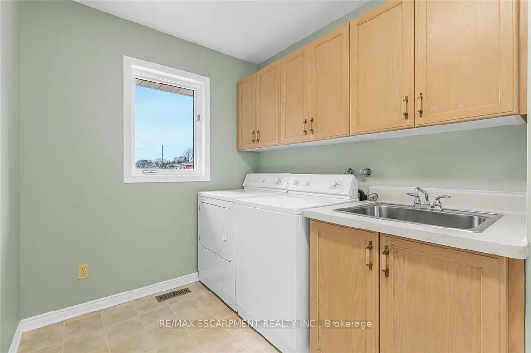 3503 Lakeshore Road