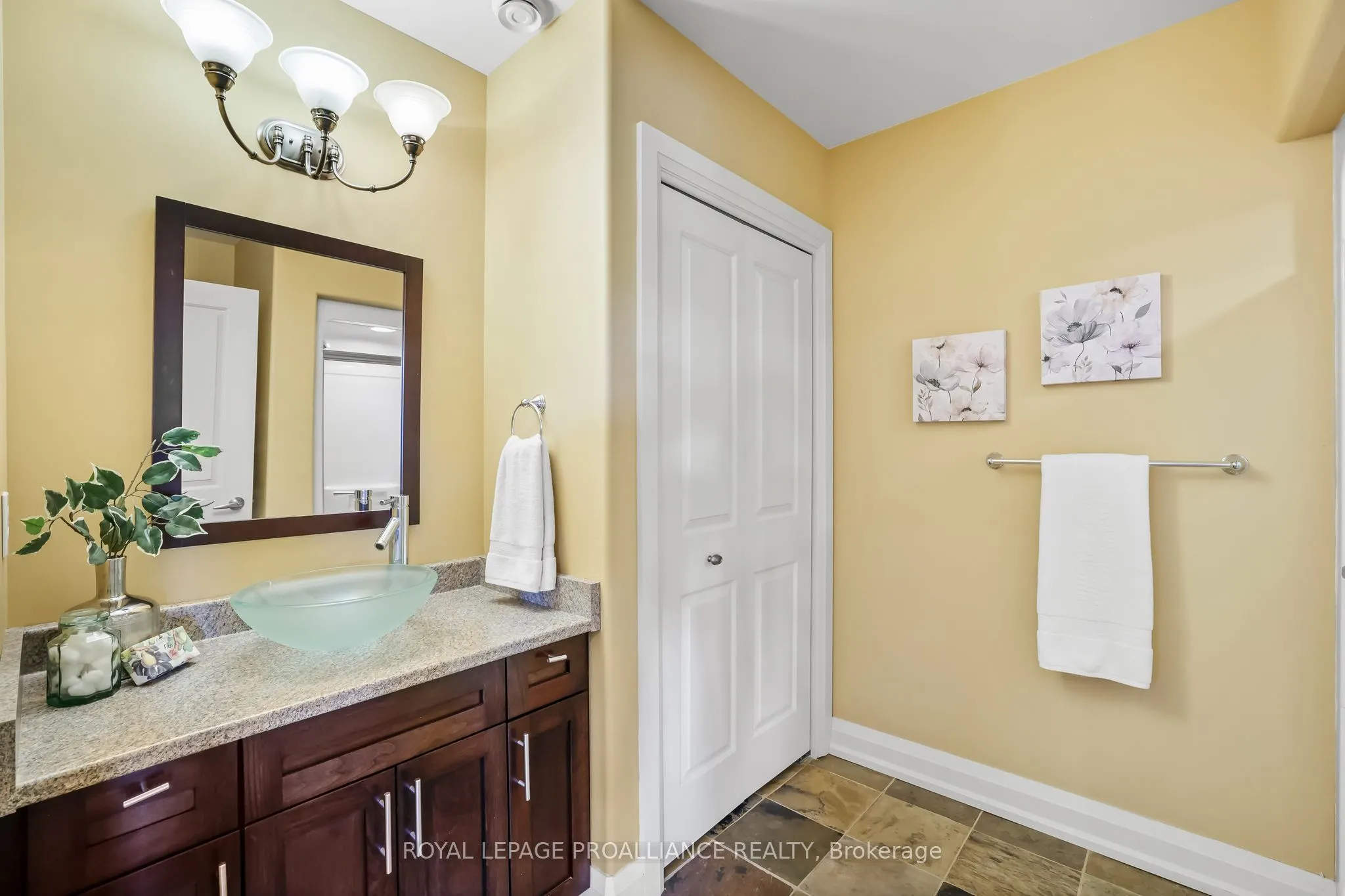 263 Lakeshore Road