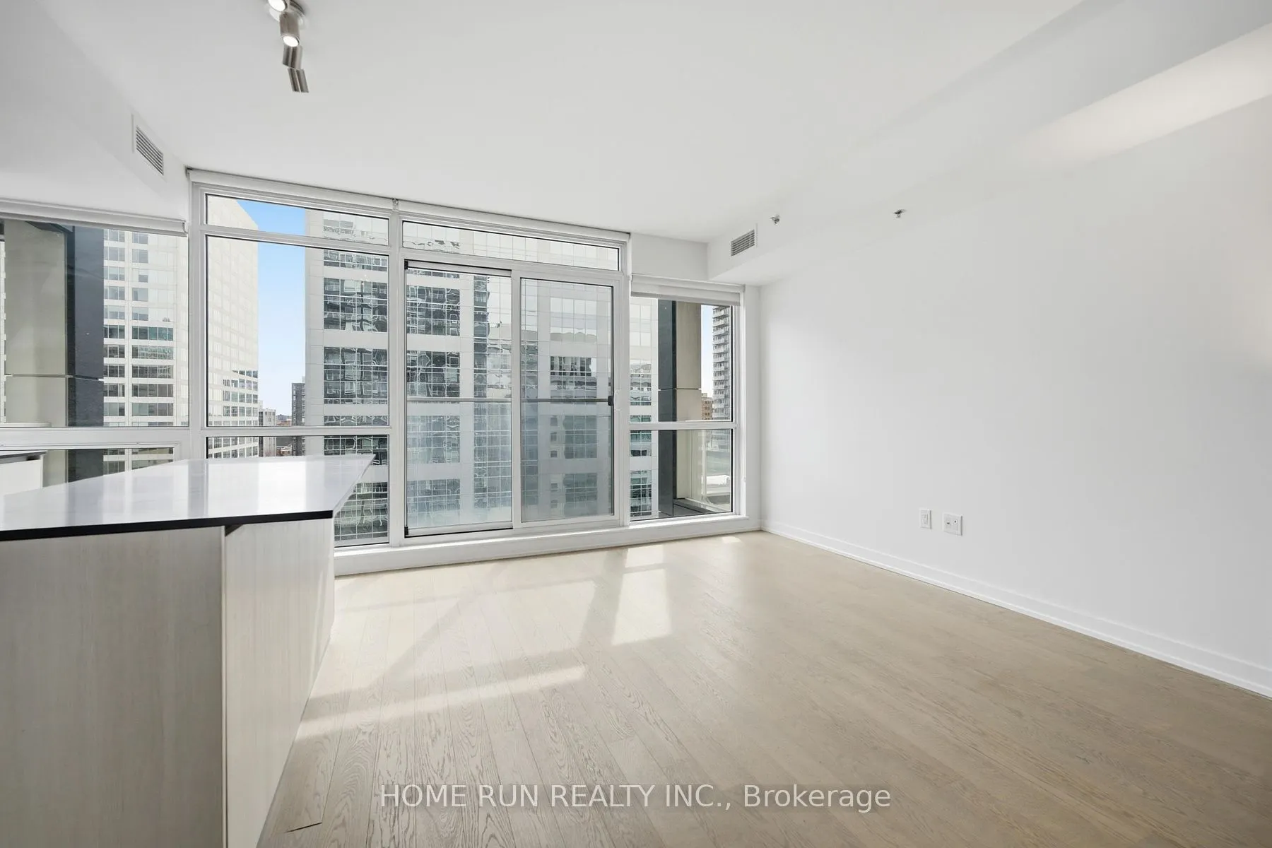199 Slater Street #1007