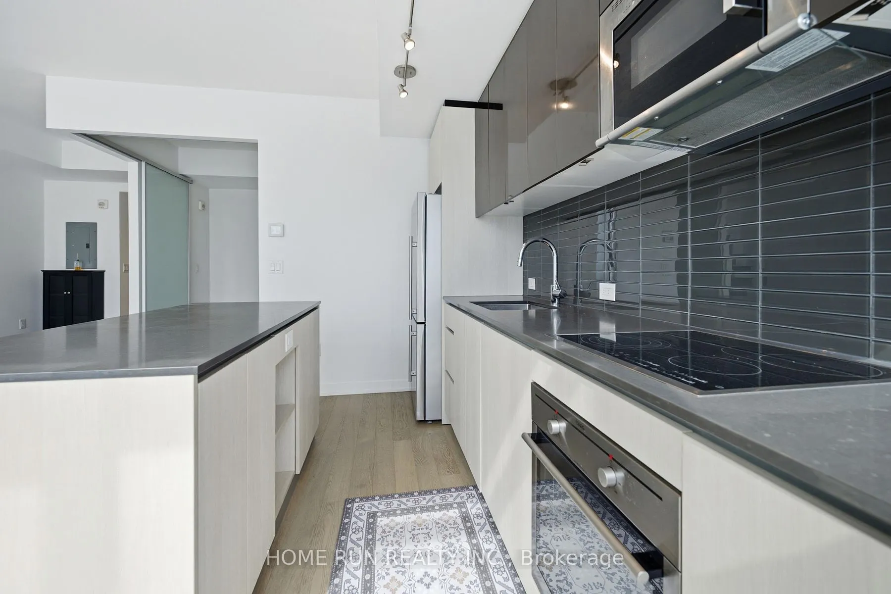 199 Slater Street #1007