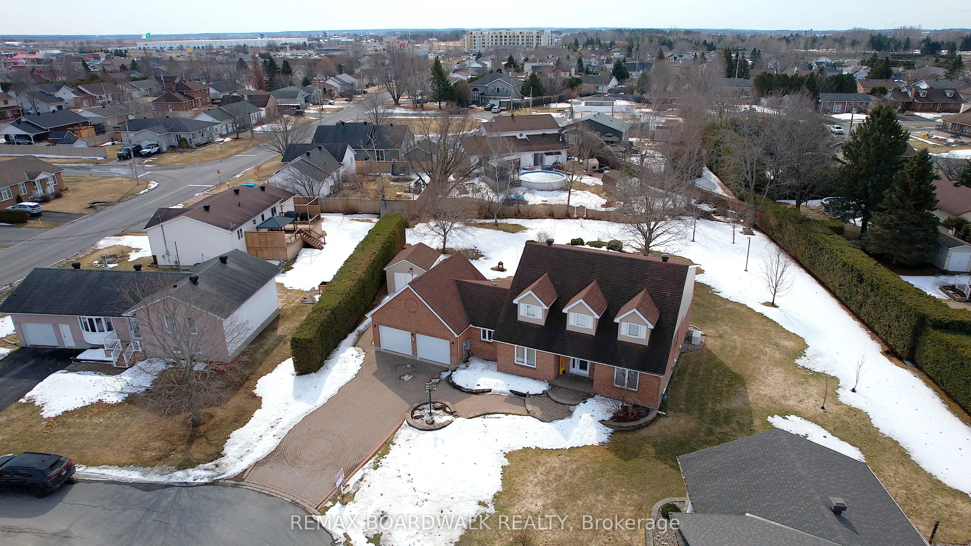 32 Faucher Boulevard