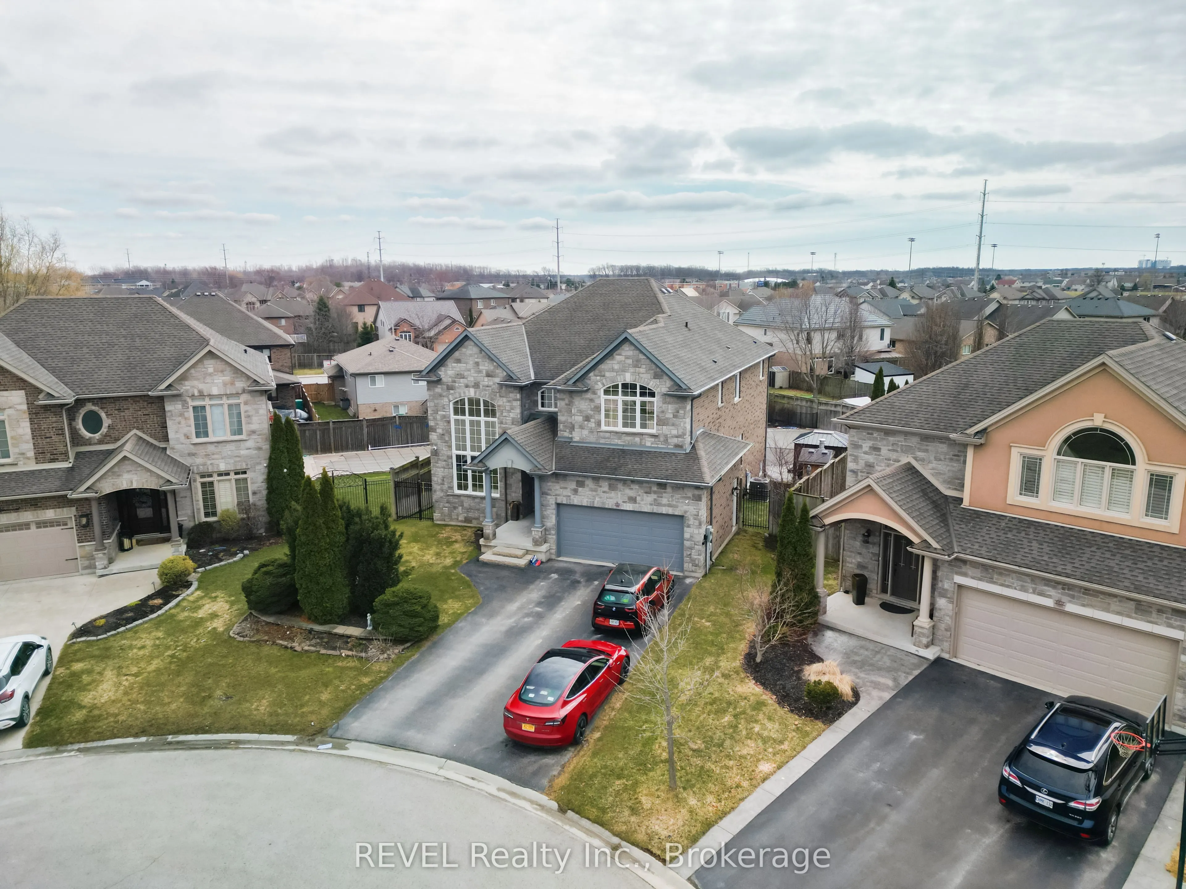 6600 Richard Crescent