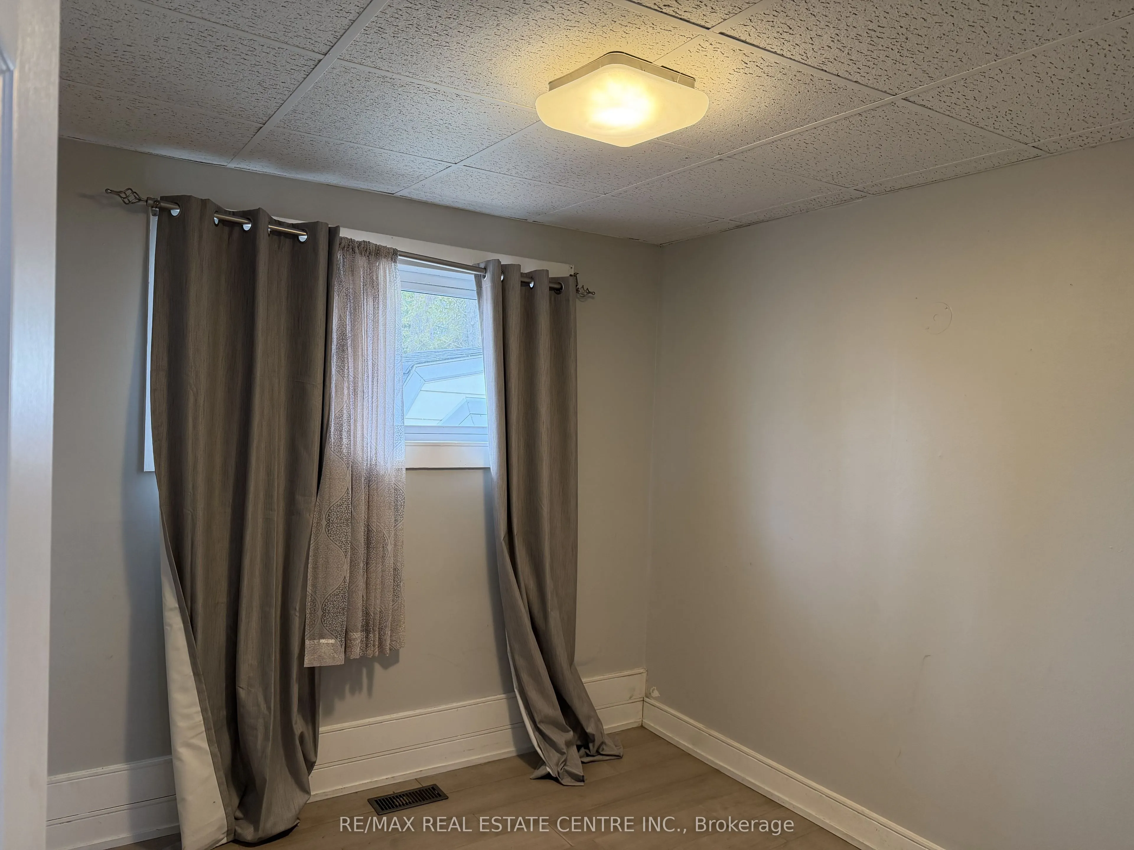 35 Lakeside Avenue