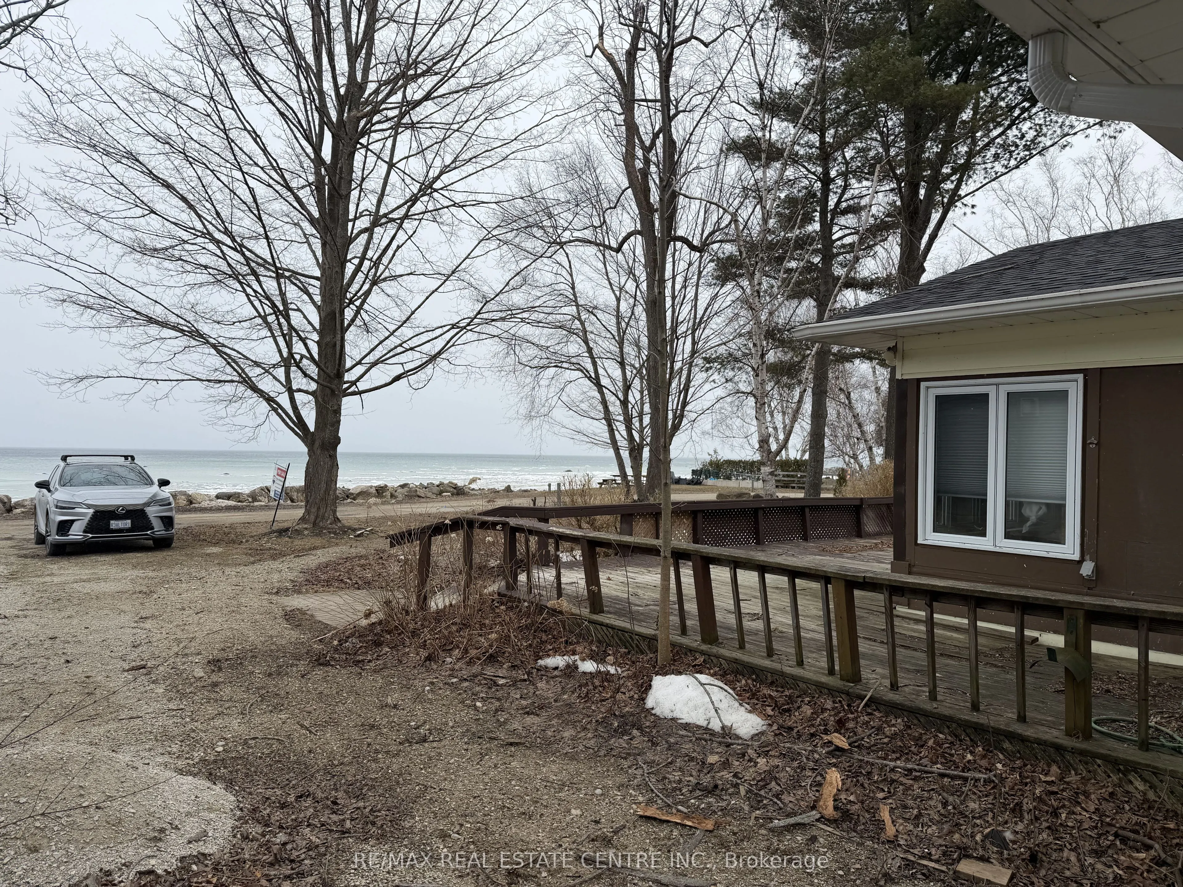 35 Lakeside Avenue