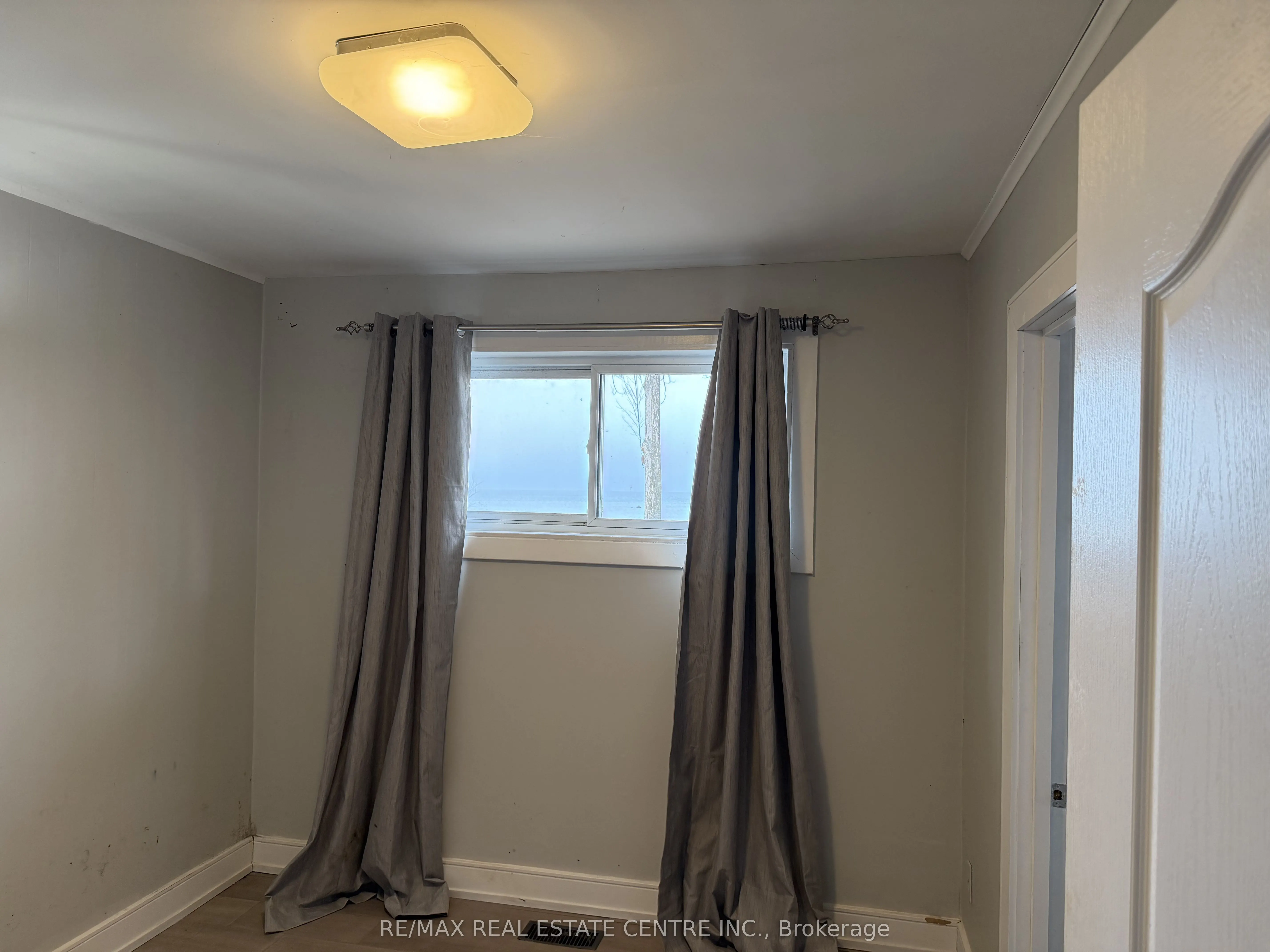 35 Lakeside Avenue