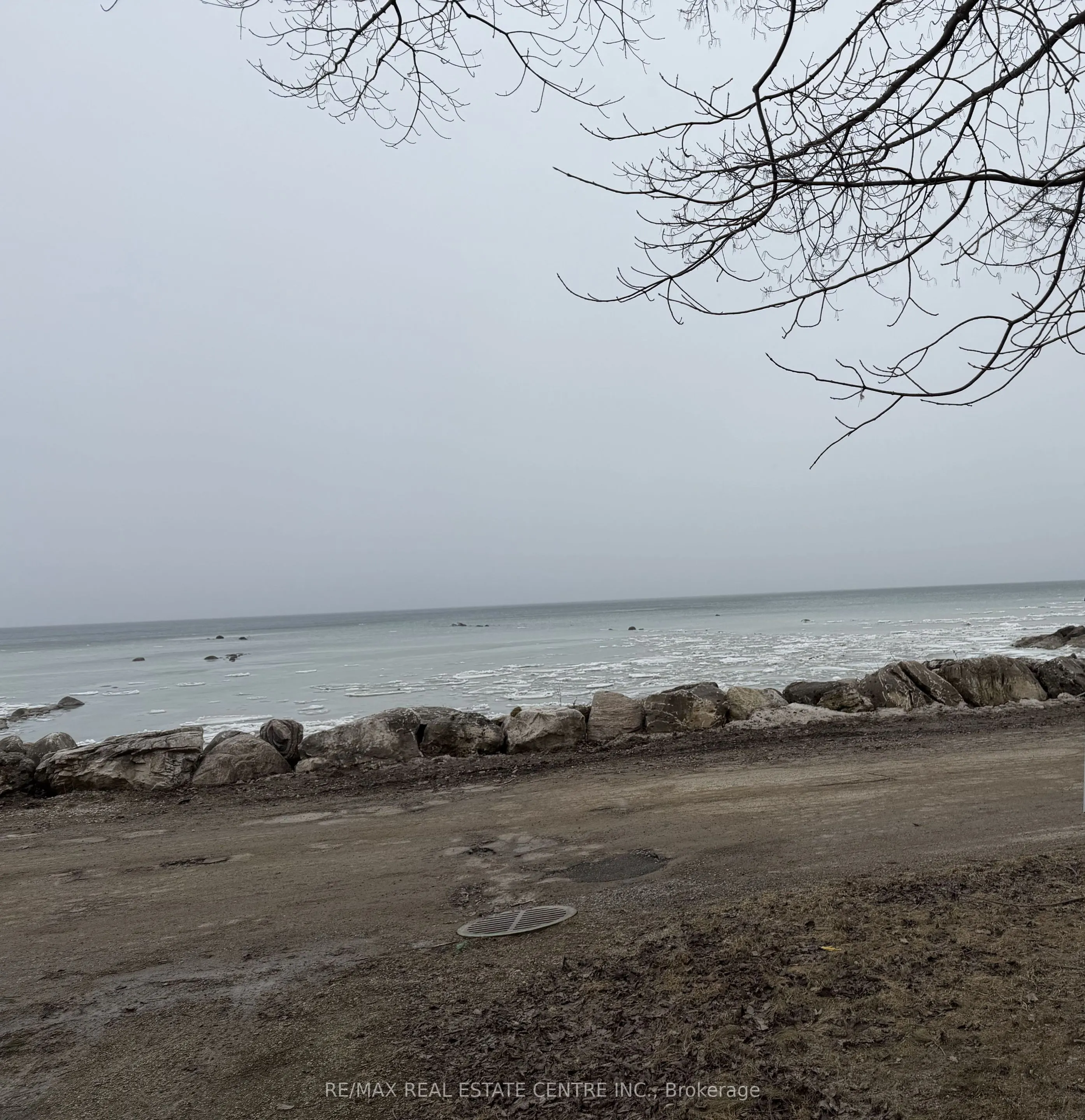 35 Lakeside Avenue