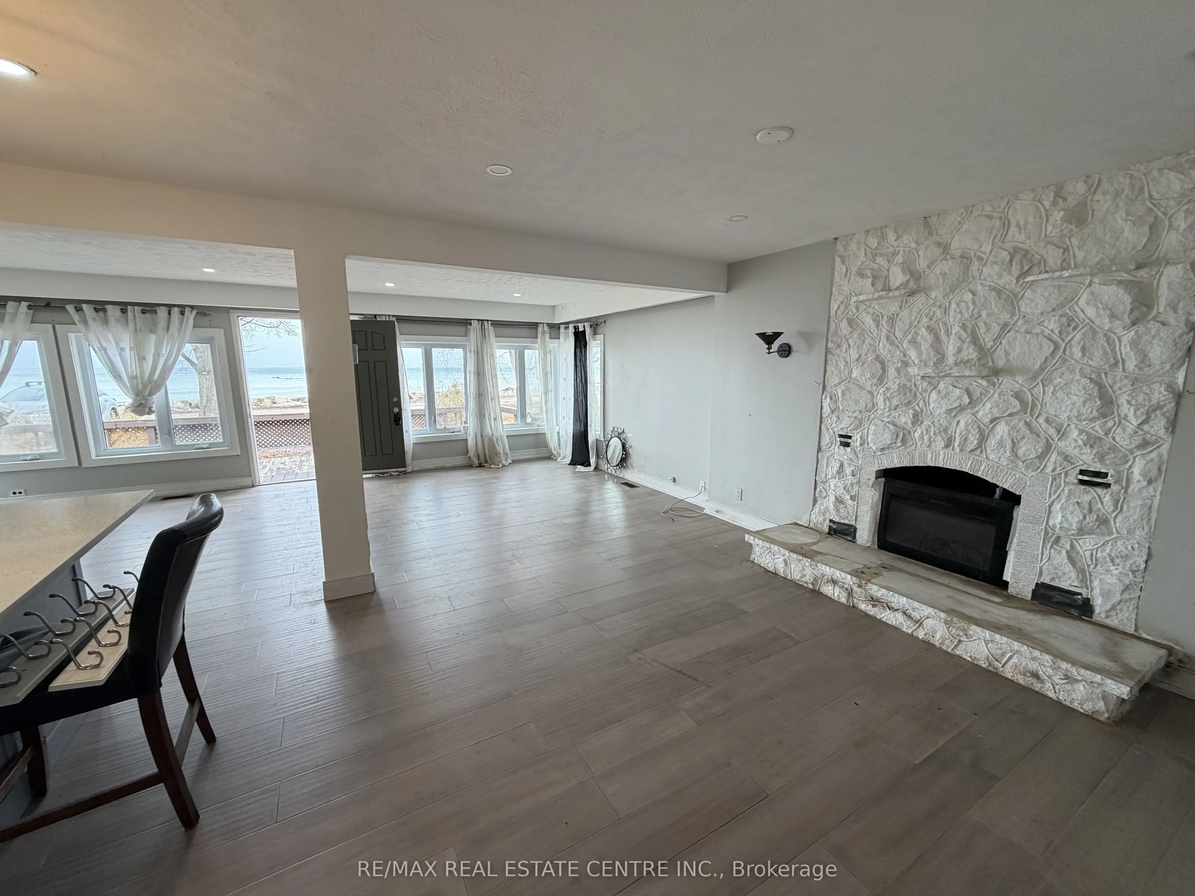 35 Lakeside Avenue