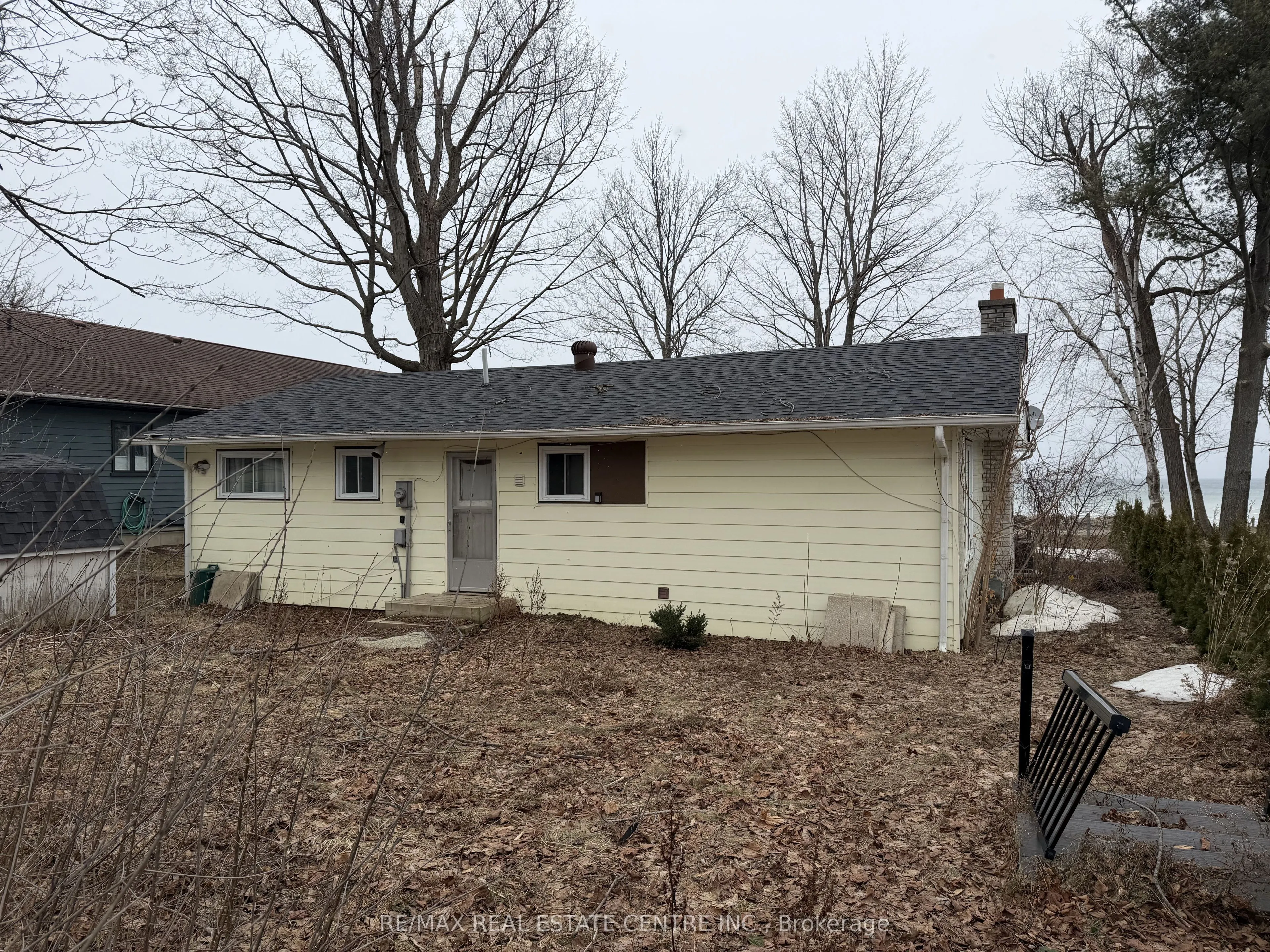 35 Lakeside Avenue