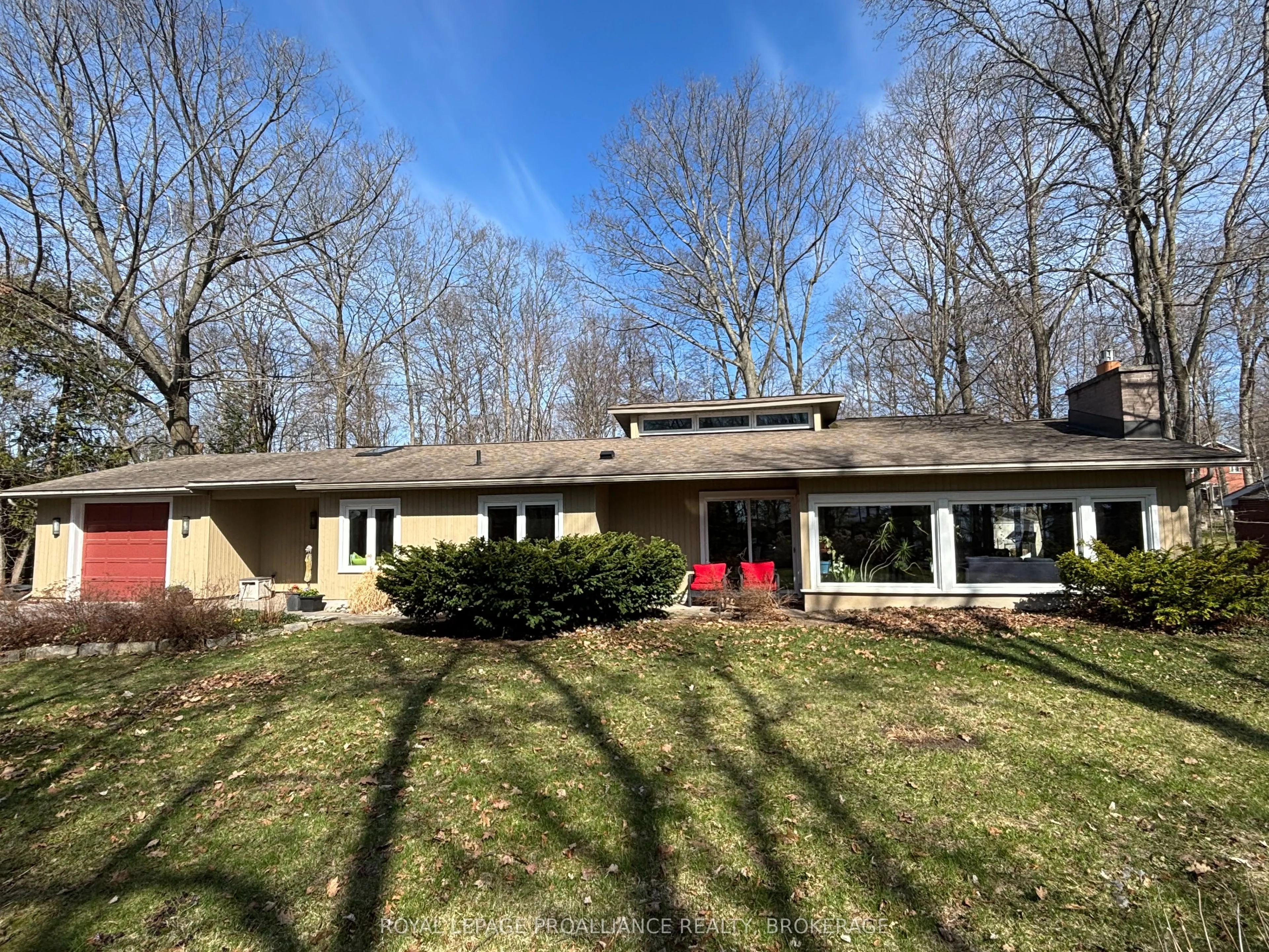 27 Riverside Drive