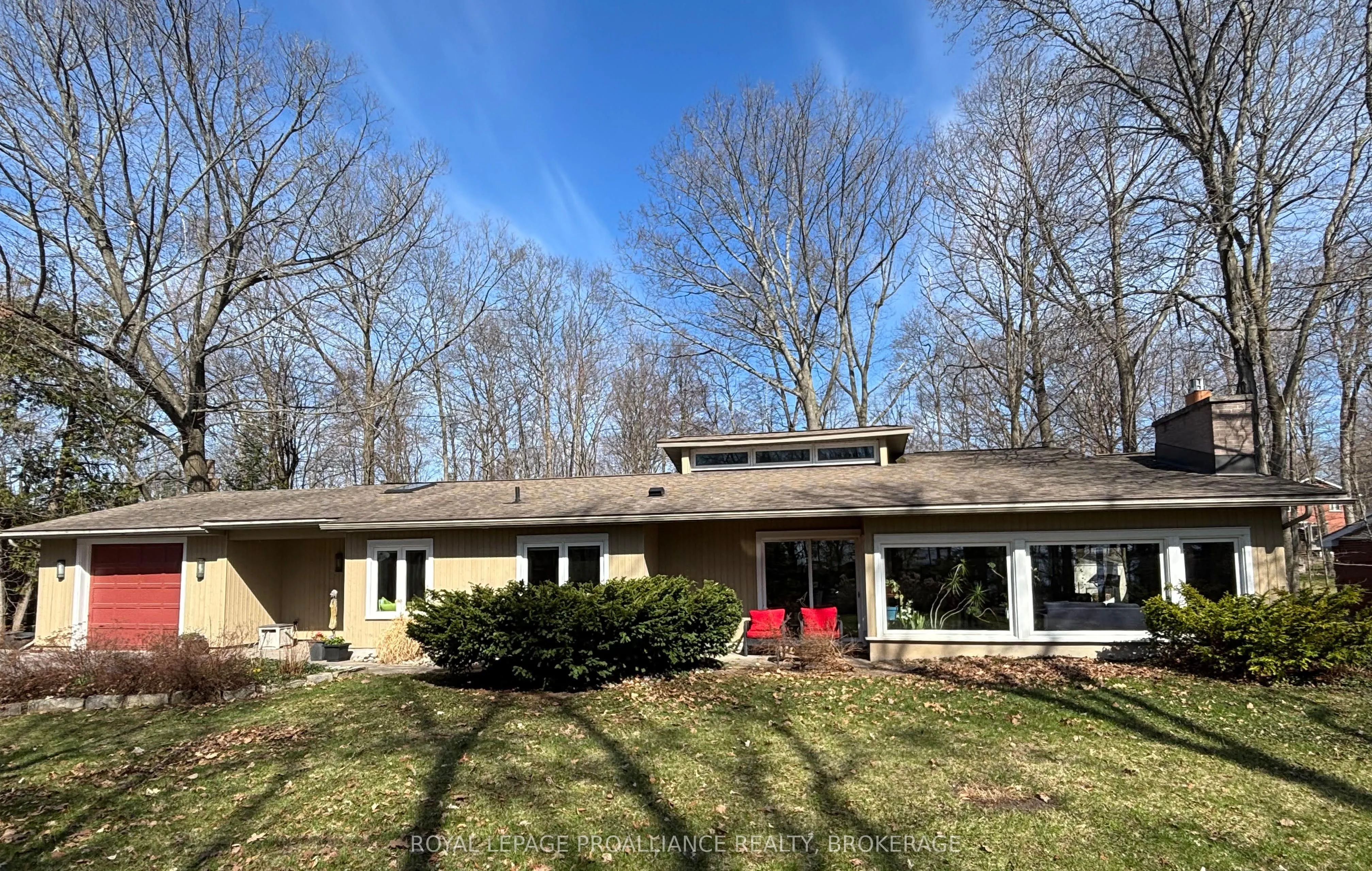 27 Riverside Drive