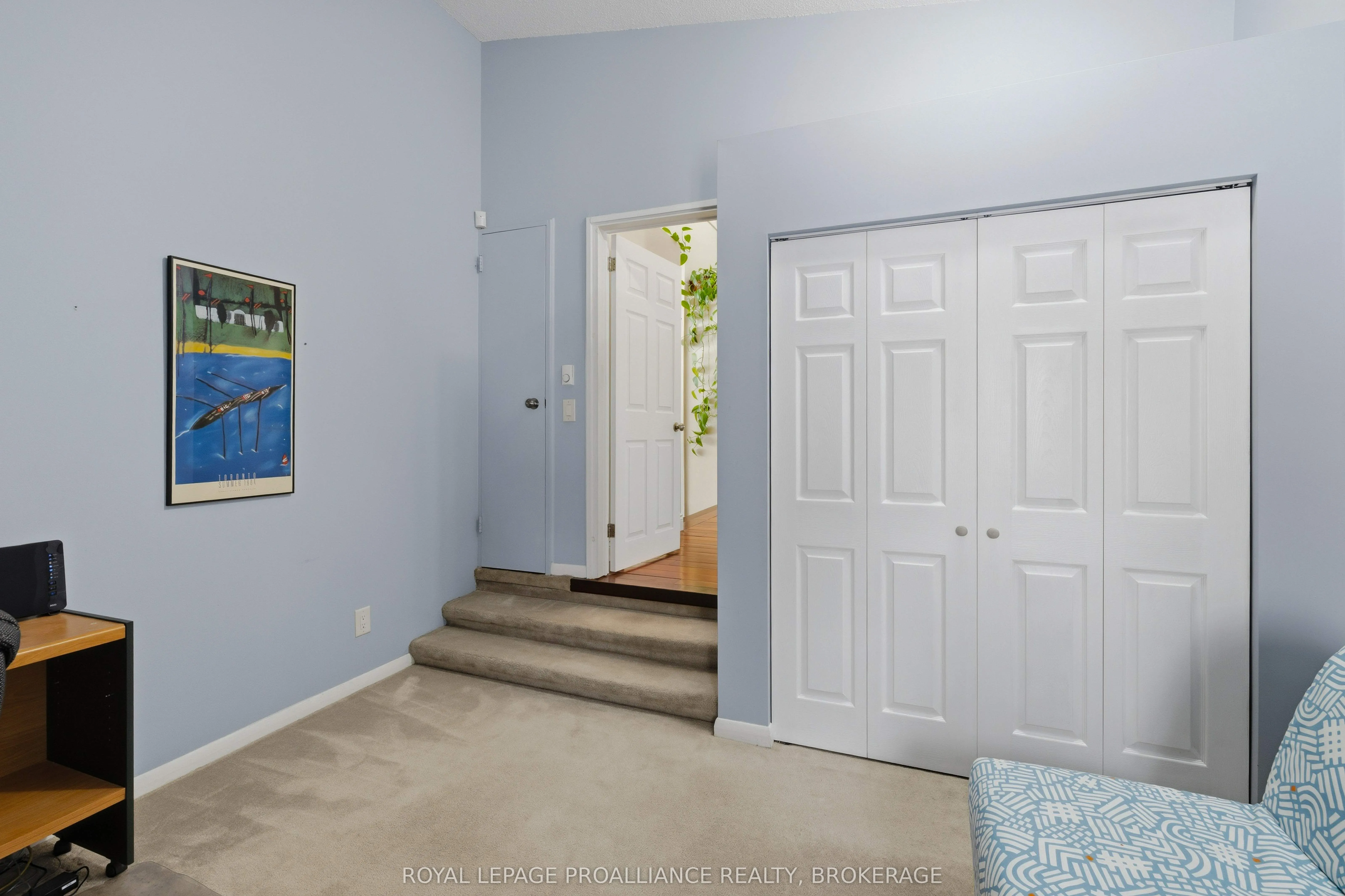 27 Riverside Drive