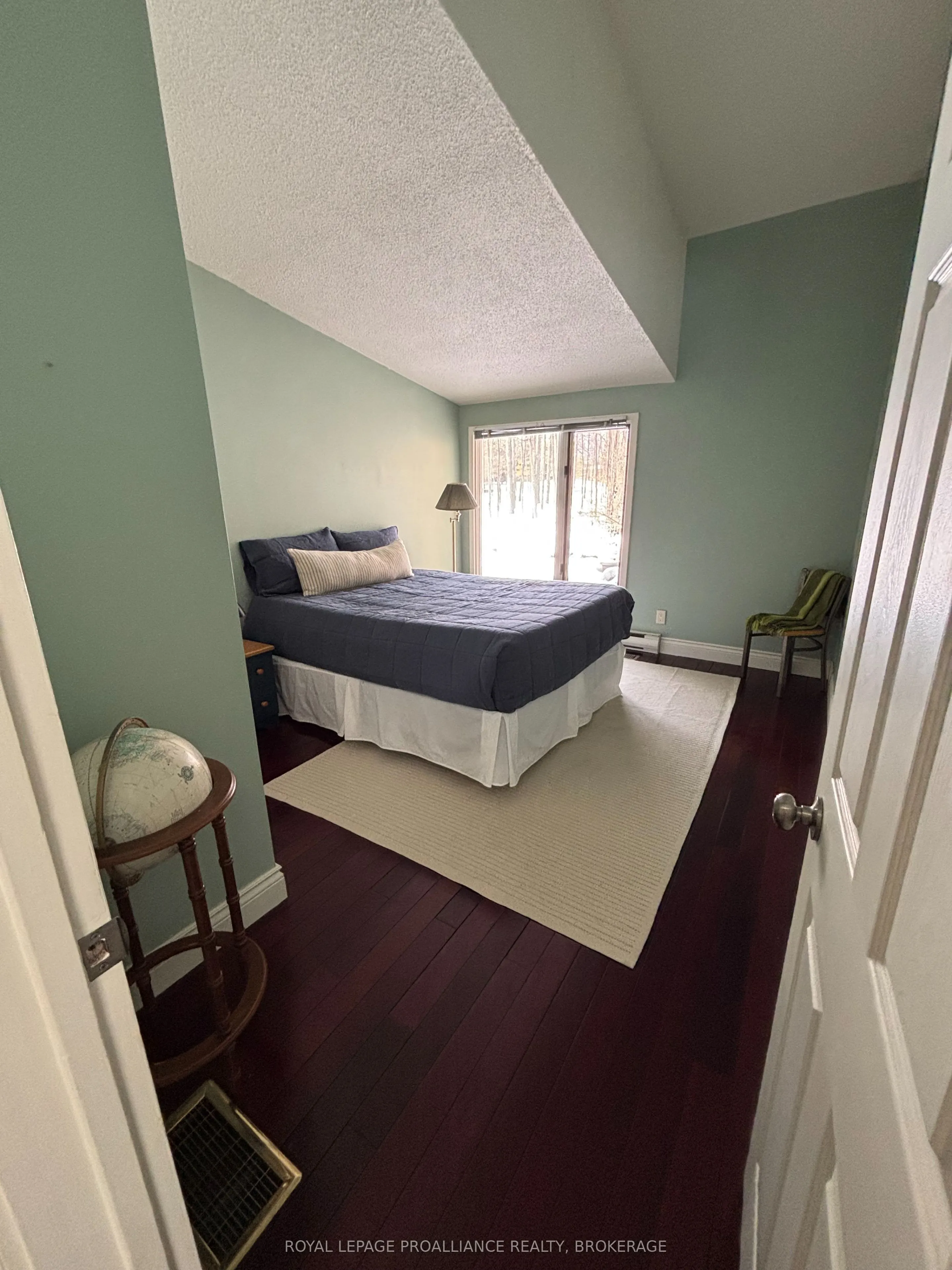 27 Riverside Drive