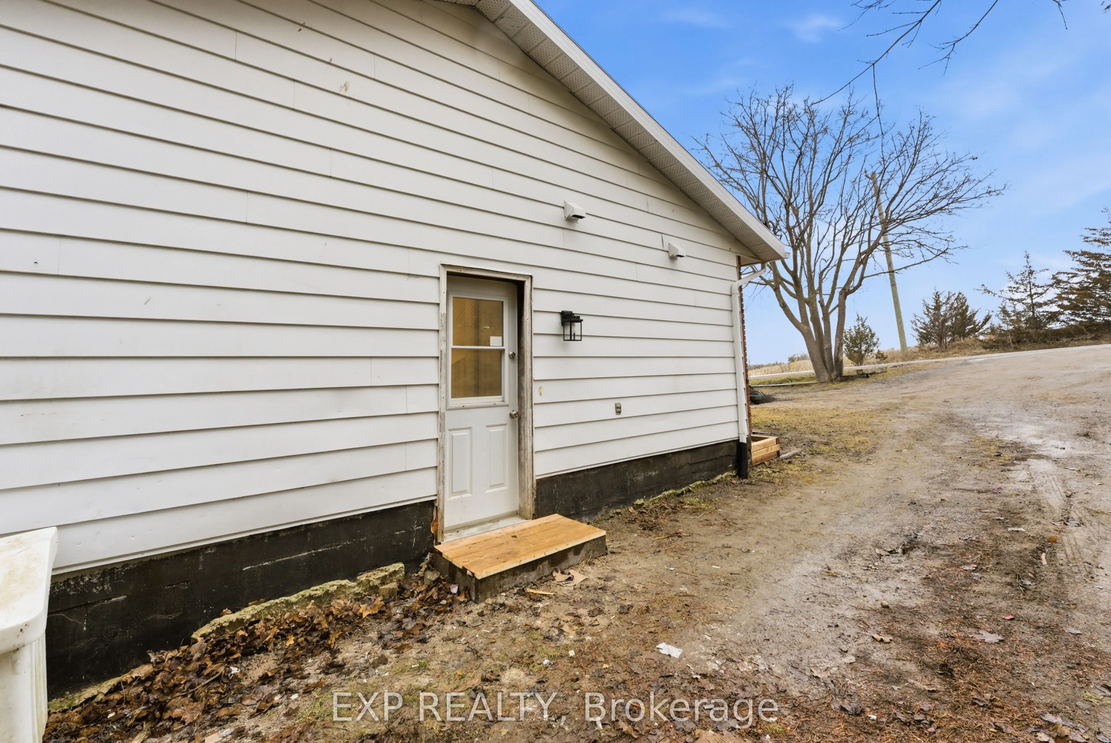 696 Whites Road
