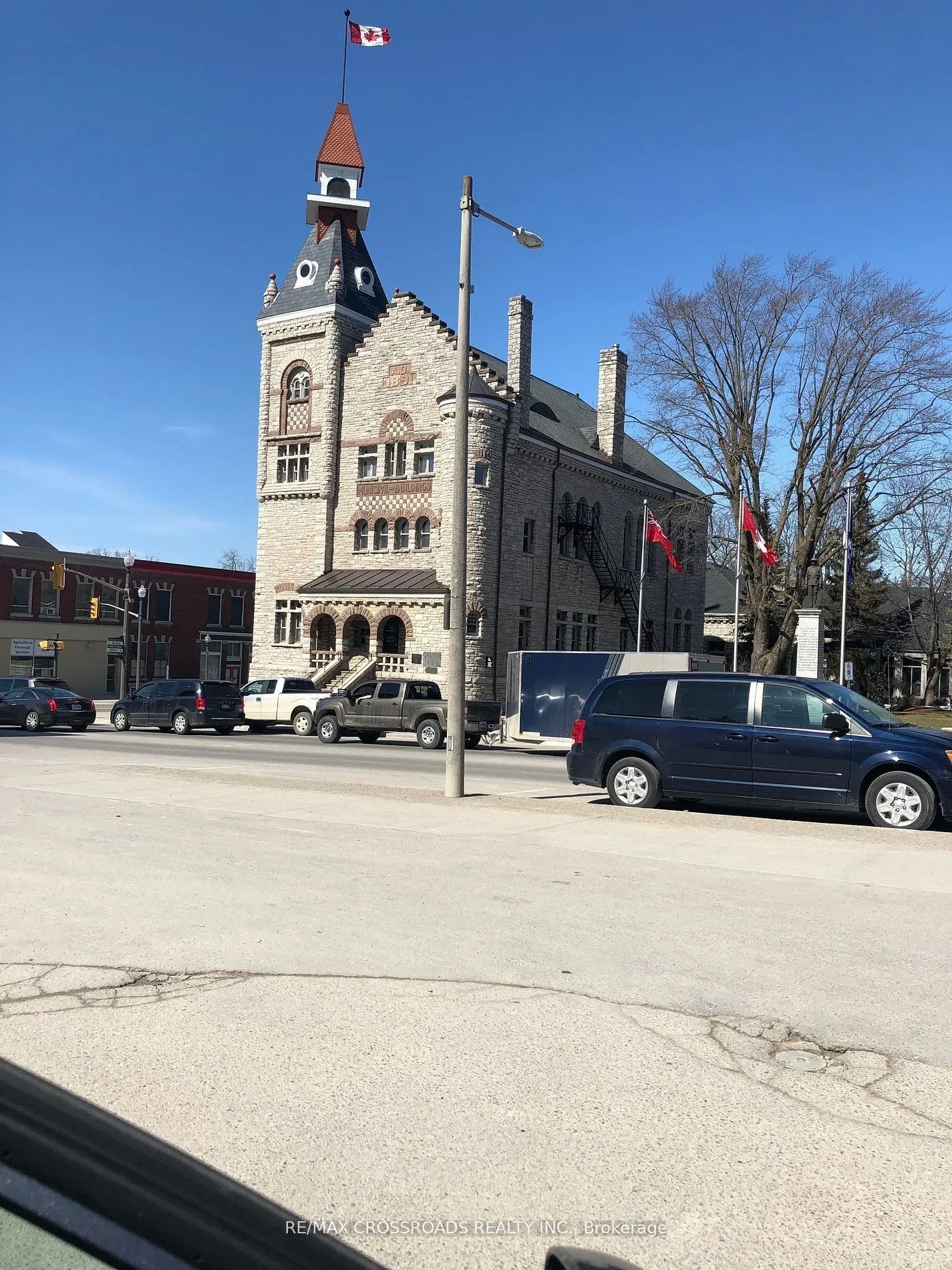 202-204 Queen Street E