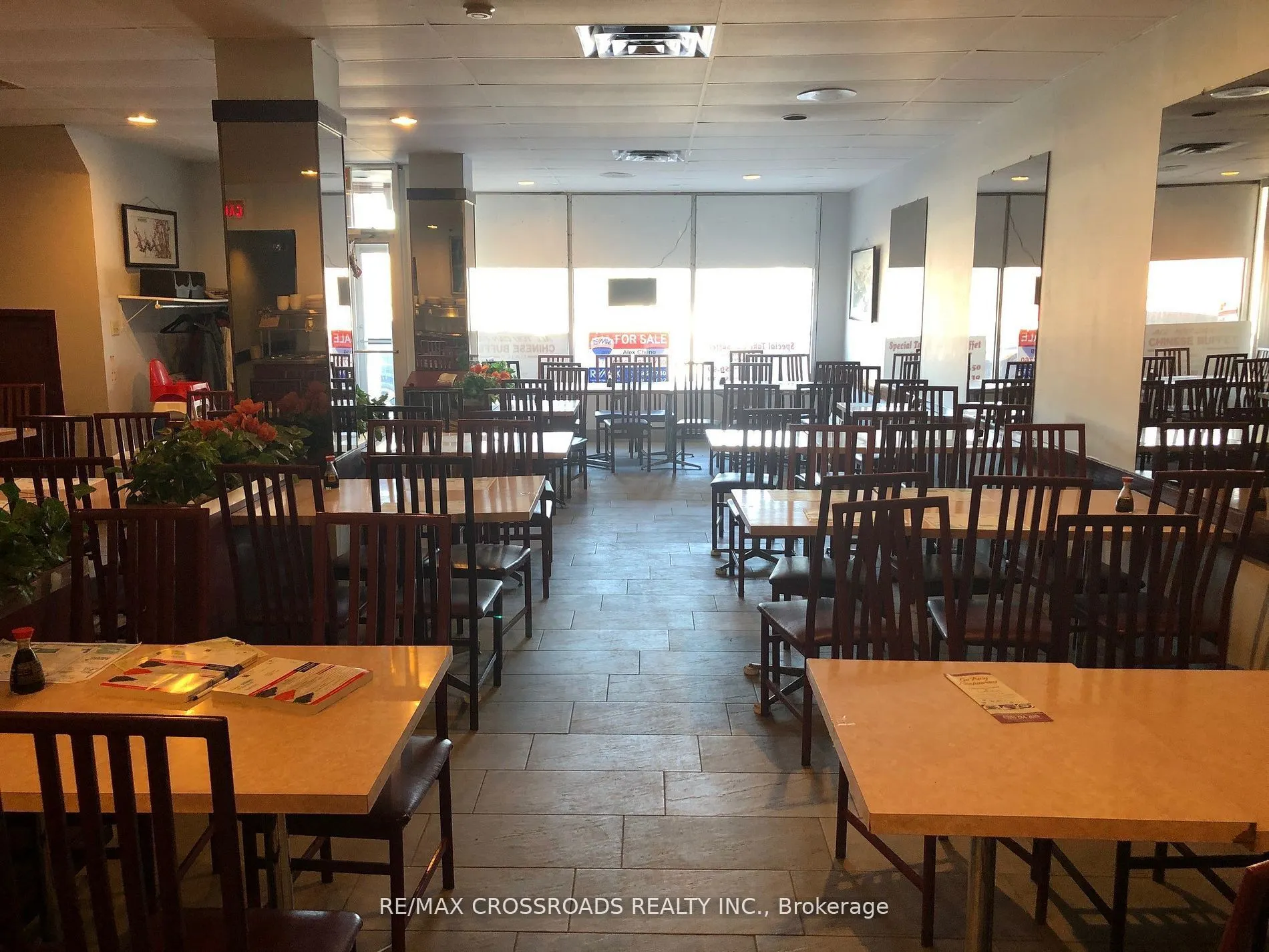 202-204 Queen Street E