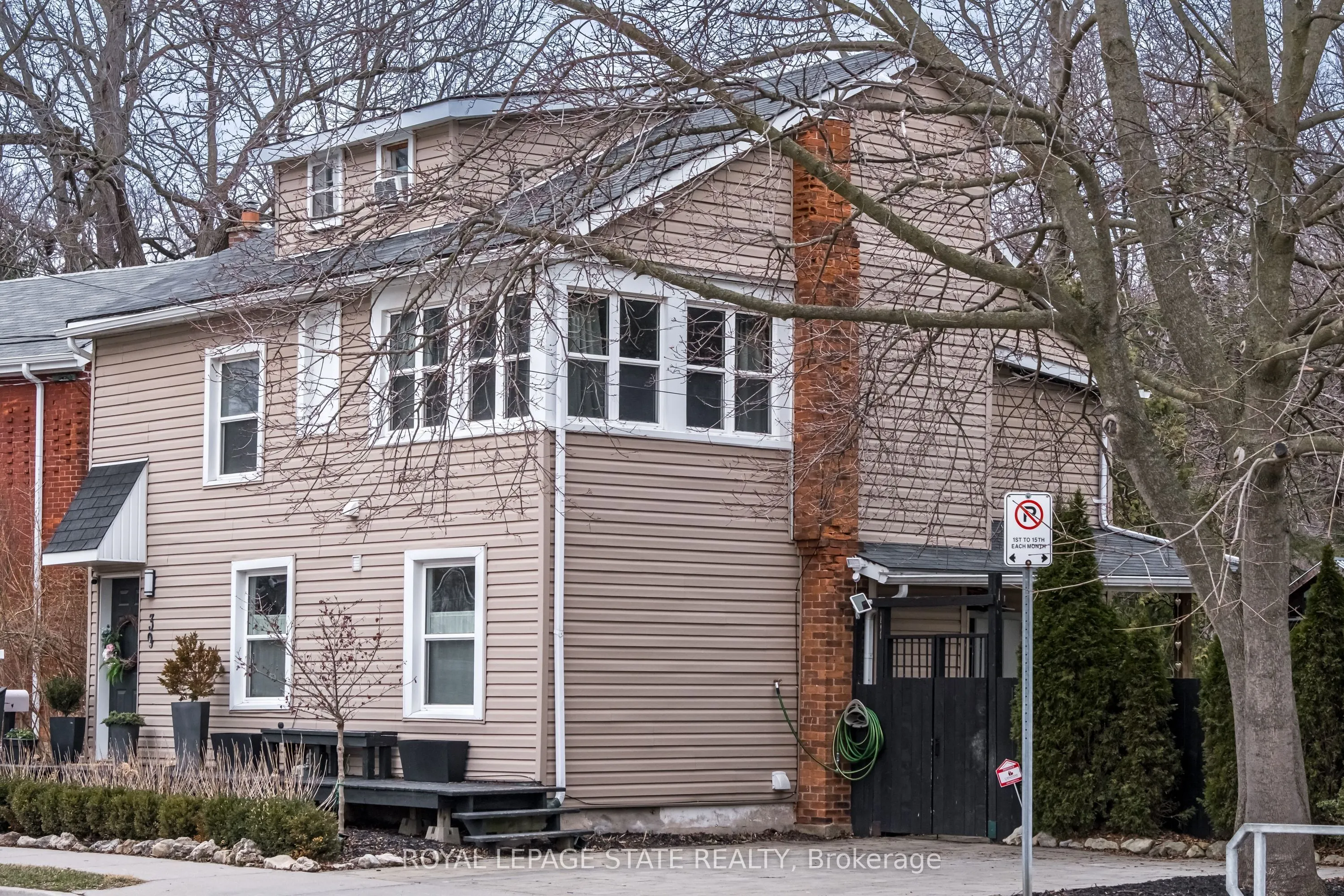 39 Park Street E