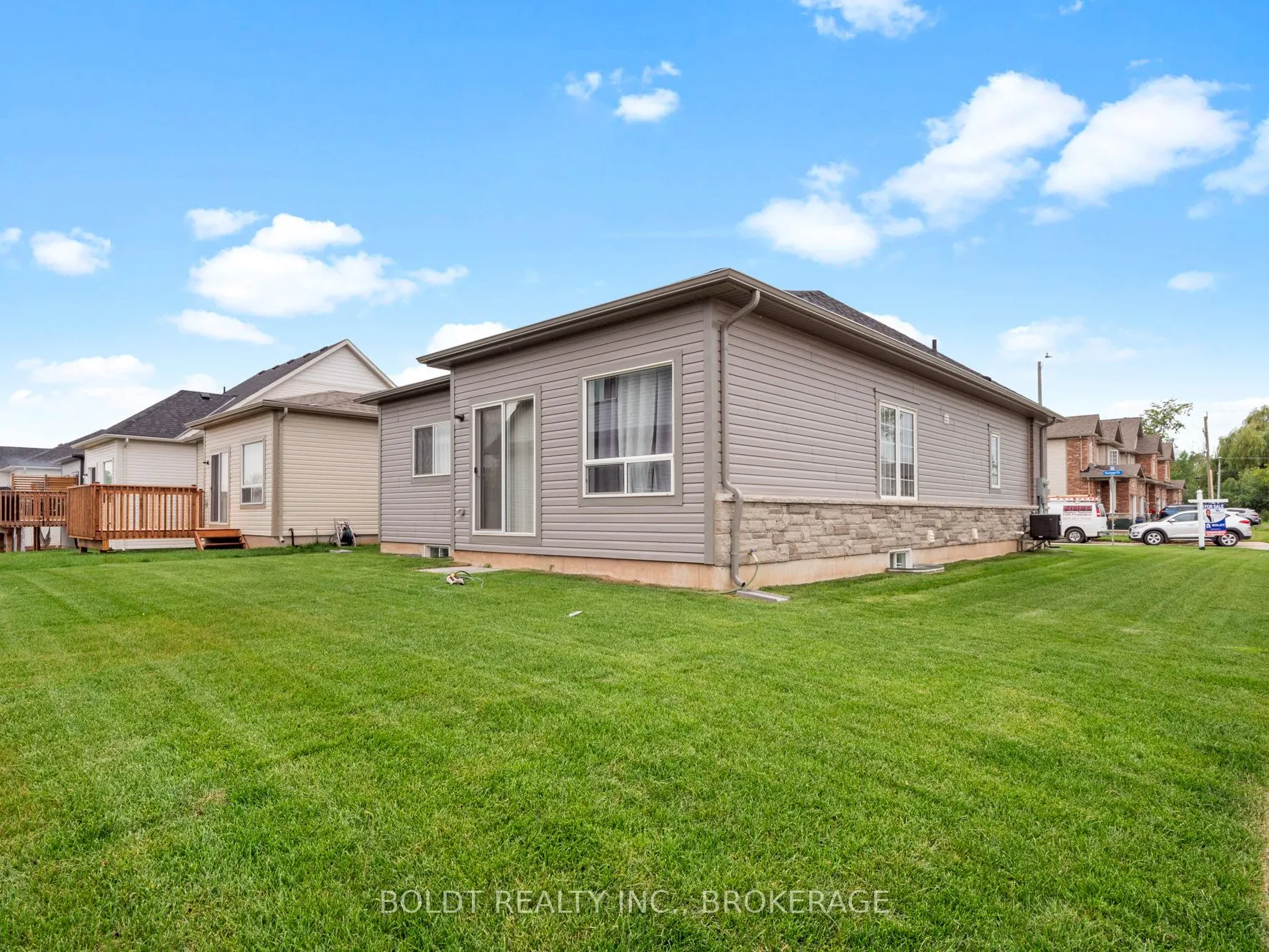 412 Hummel Crescent