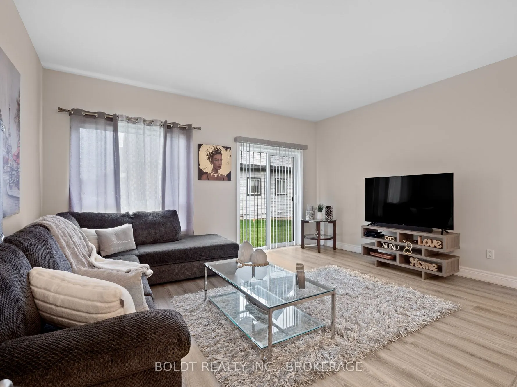 412 Hummel Crescent