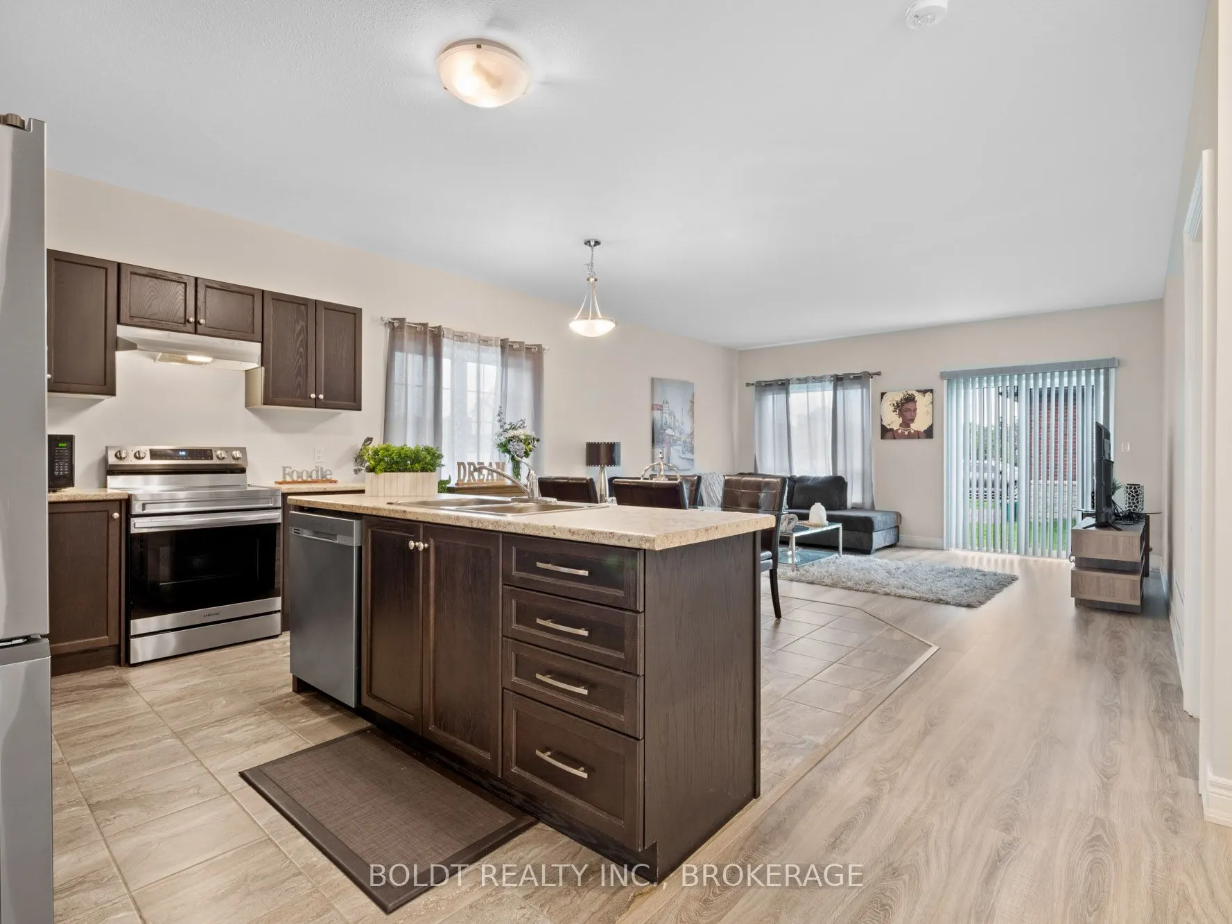 412 Hummel Crescent