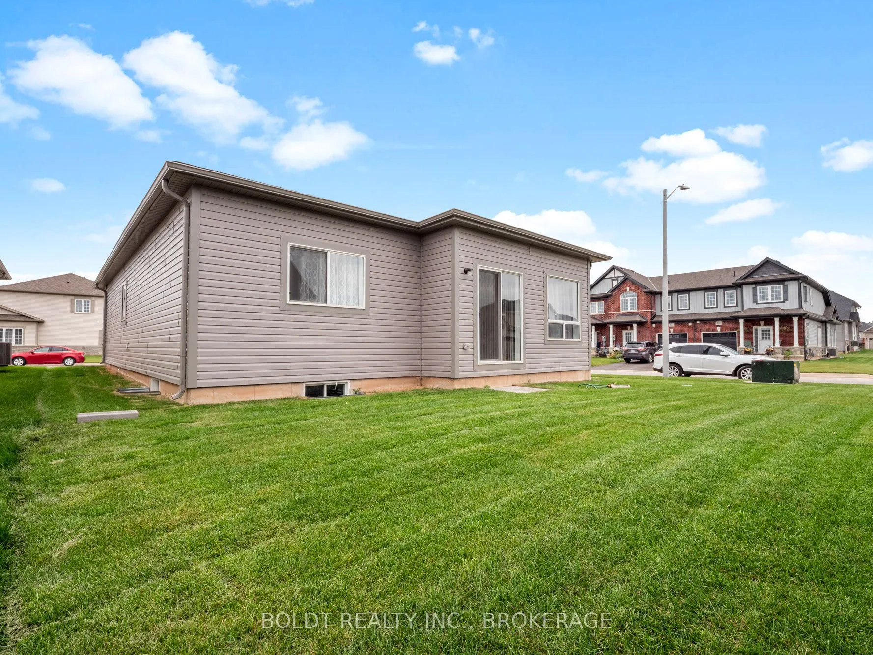 412 Hummel Crescent