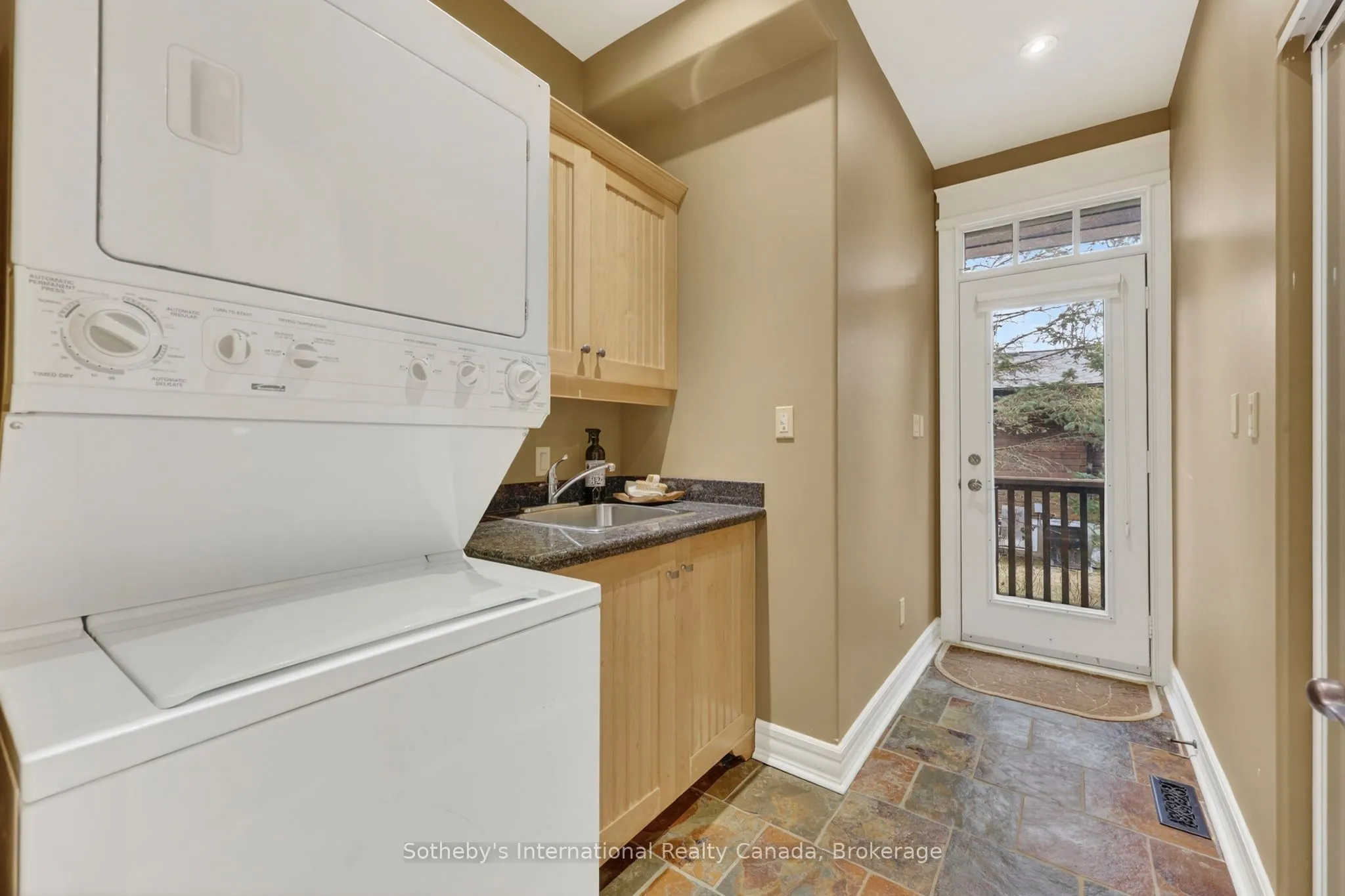 160 Sunset Boulevard