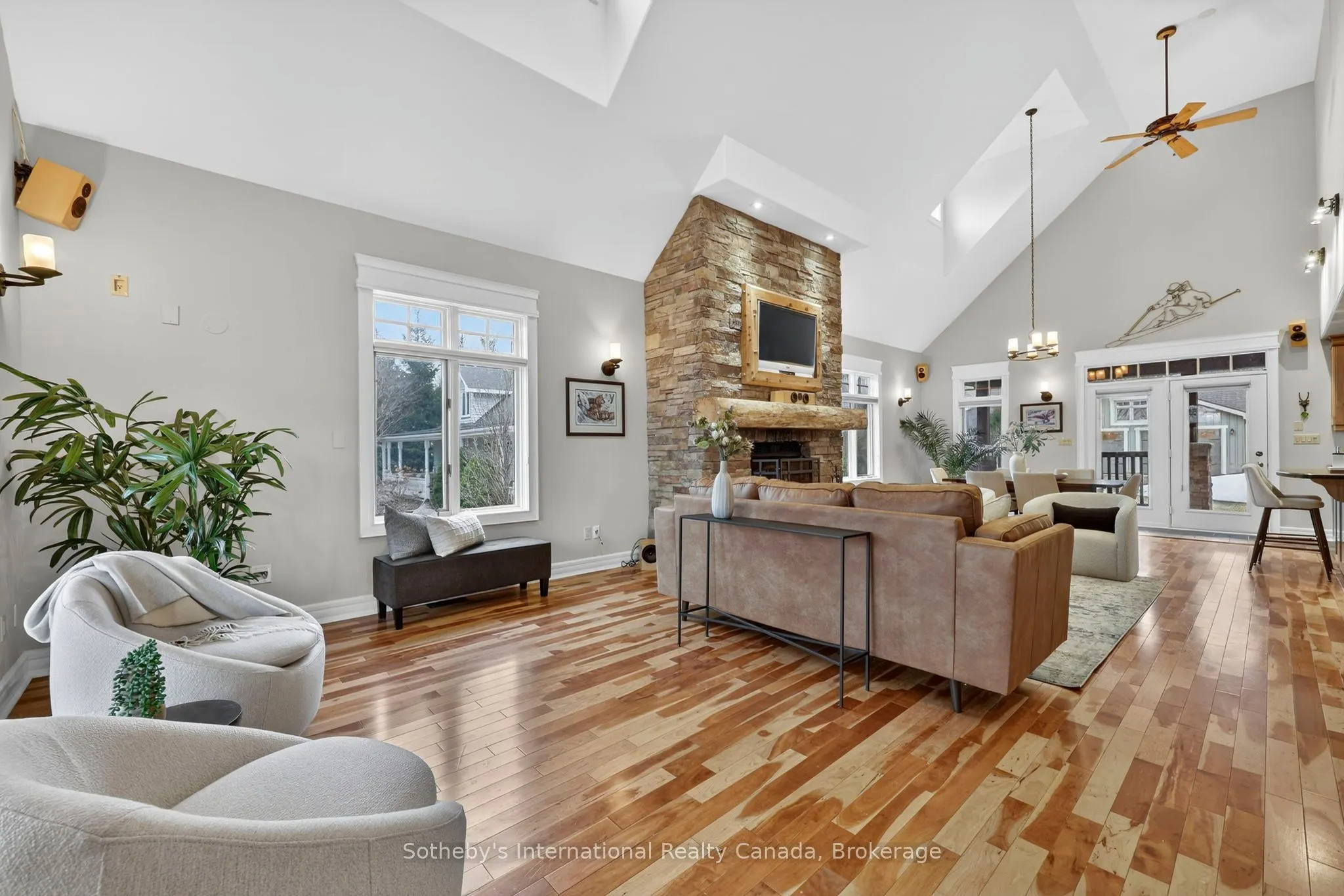 160 Sunset Boulevard