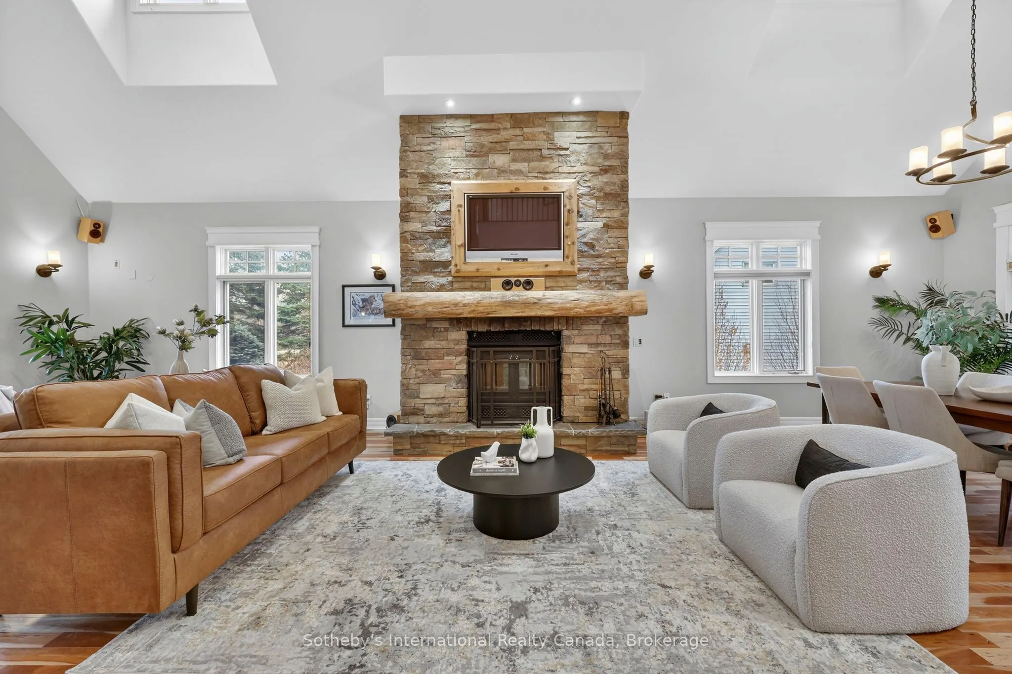 160 Sunset Boulevard