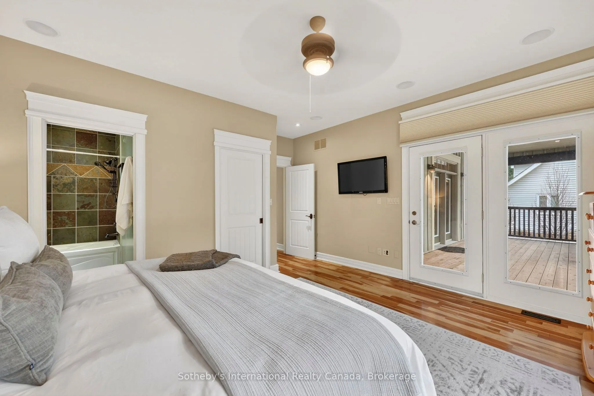 160 Sunset Boulevard
