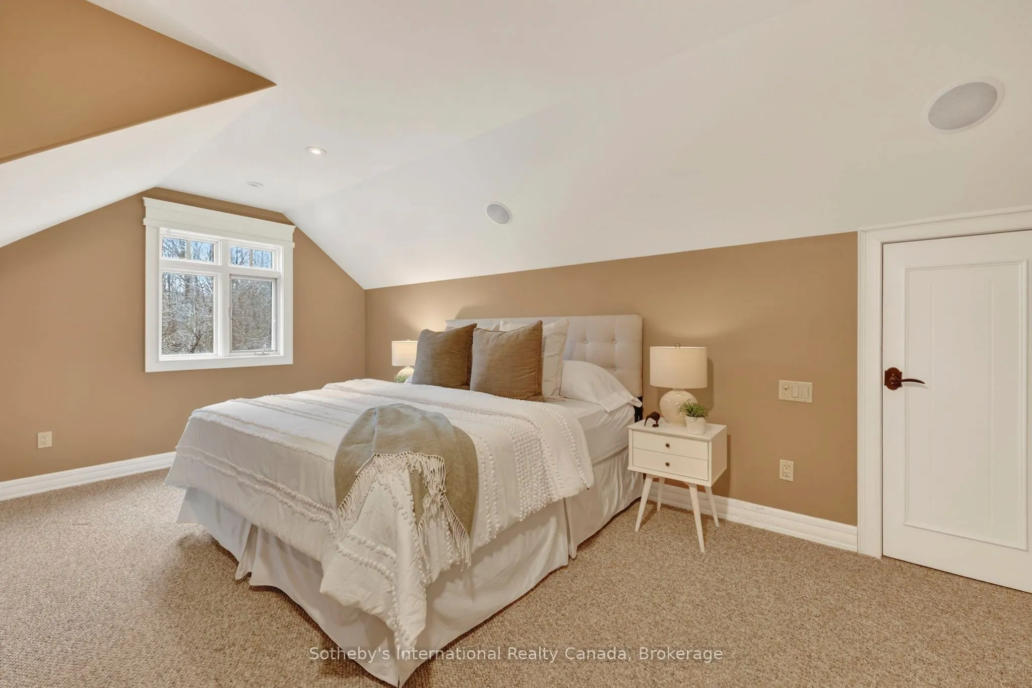 160 Sunset Boulevard