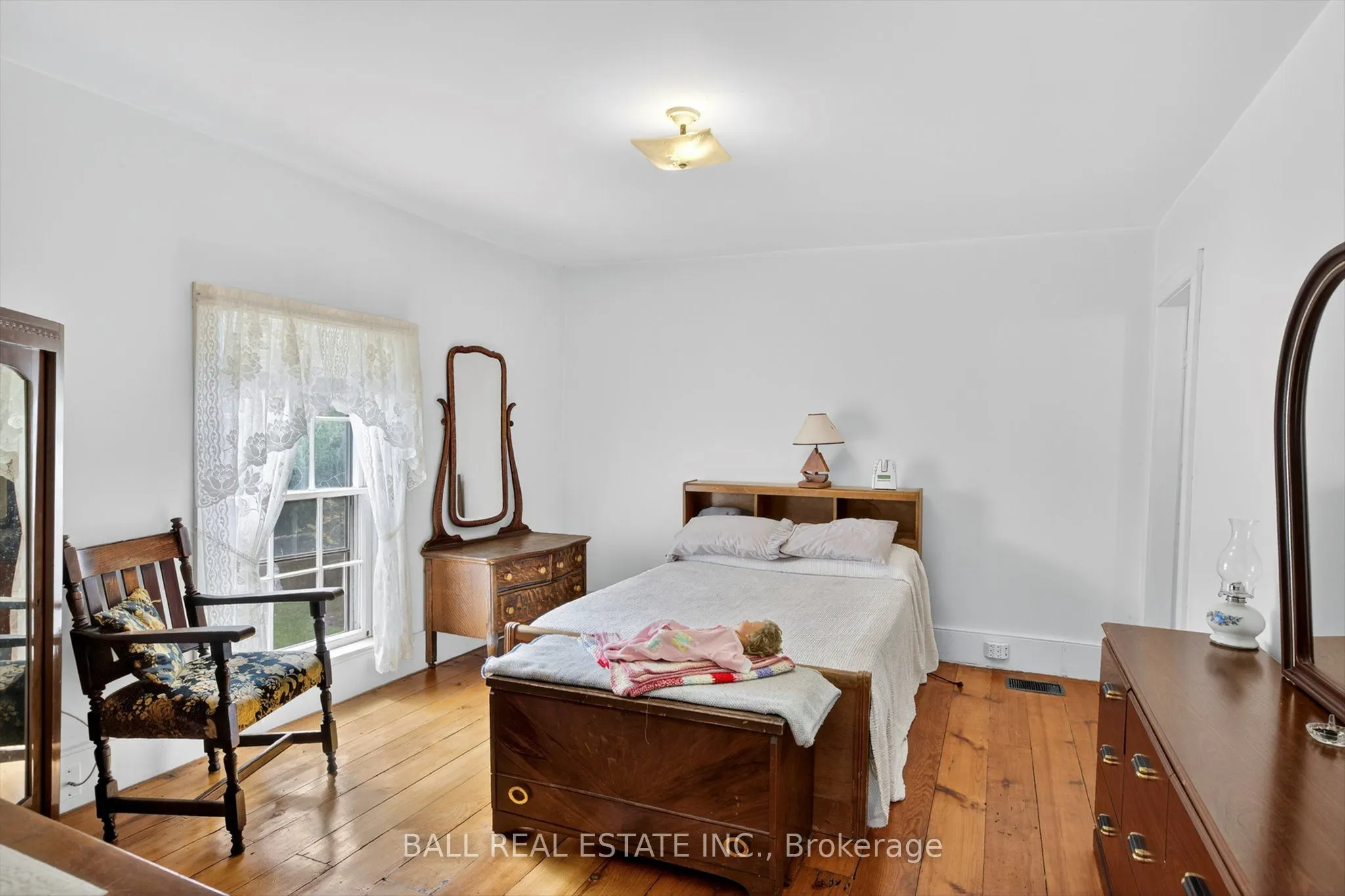 130 Front Street W