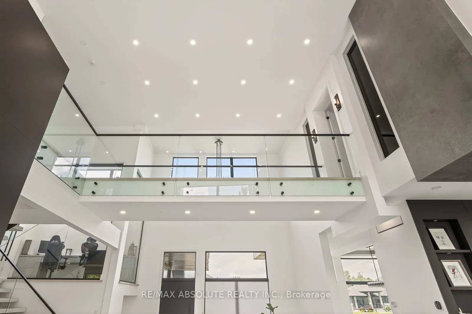 553 SHOREWAY Drive