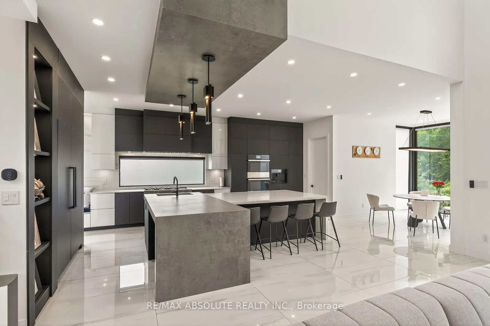553 SHOREWAY Drive