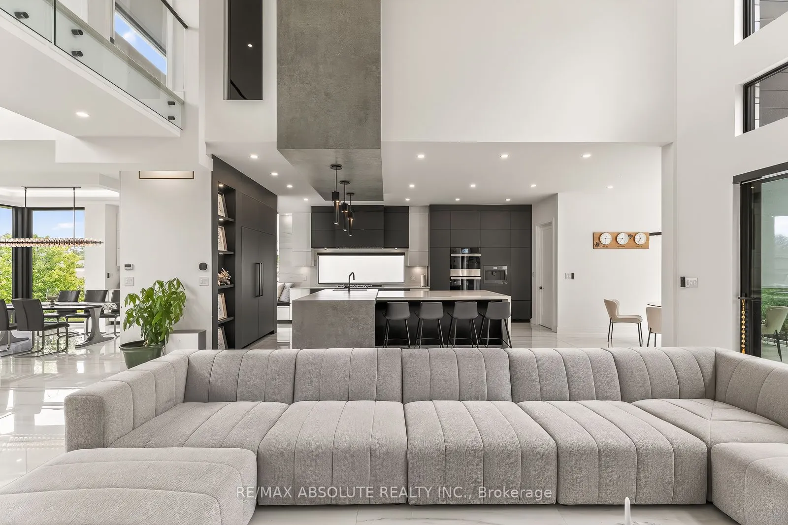 553 SHOREWAY Drive