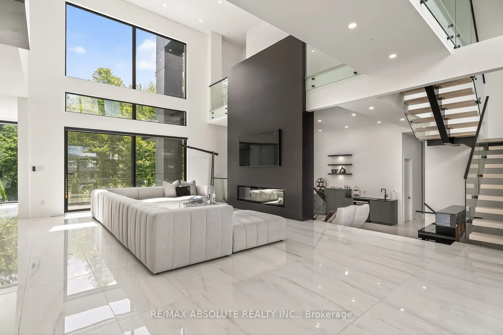 553 SHOREWAY Drive