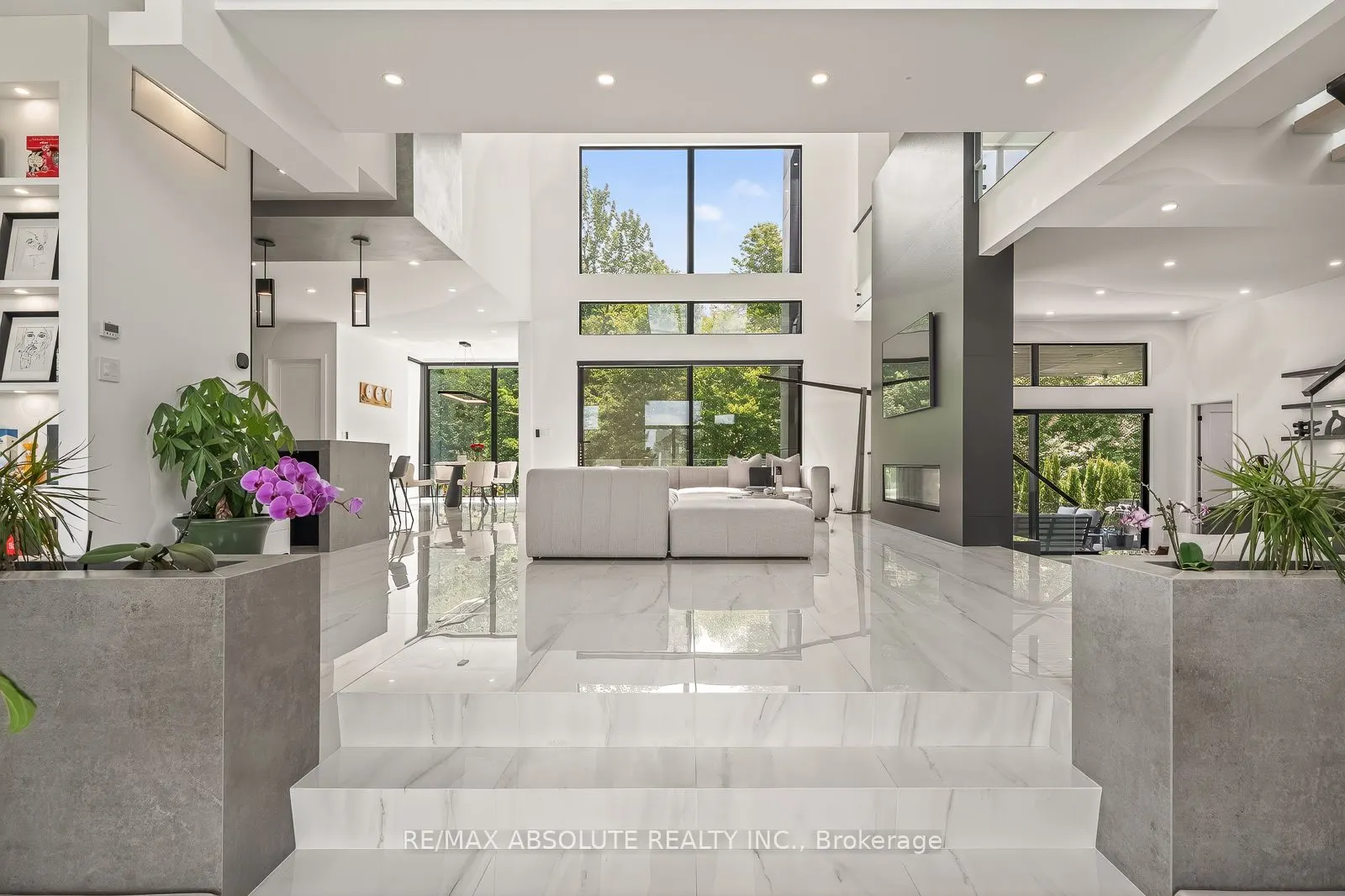 553 SHOREWAY Drive