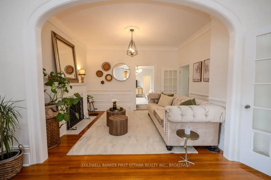 201 Bridge Street W