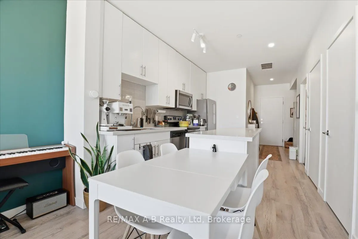 690 King Street W #214