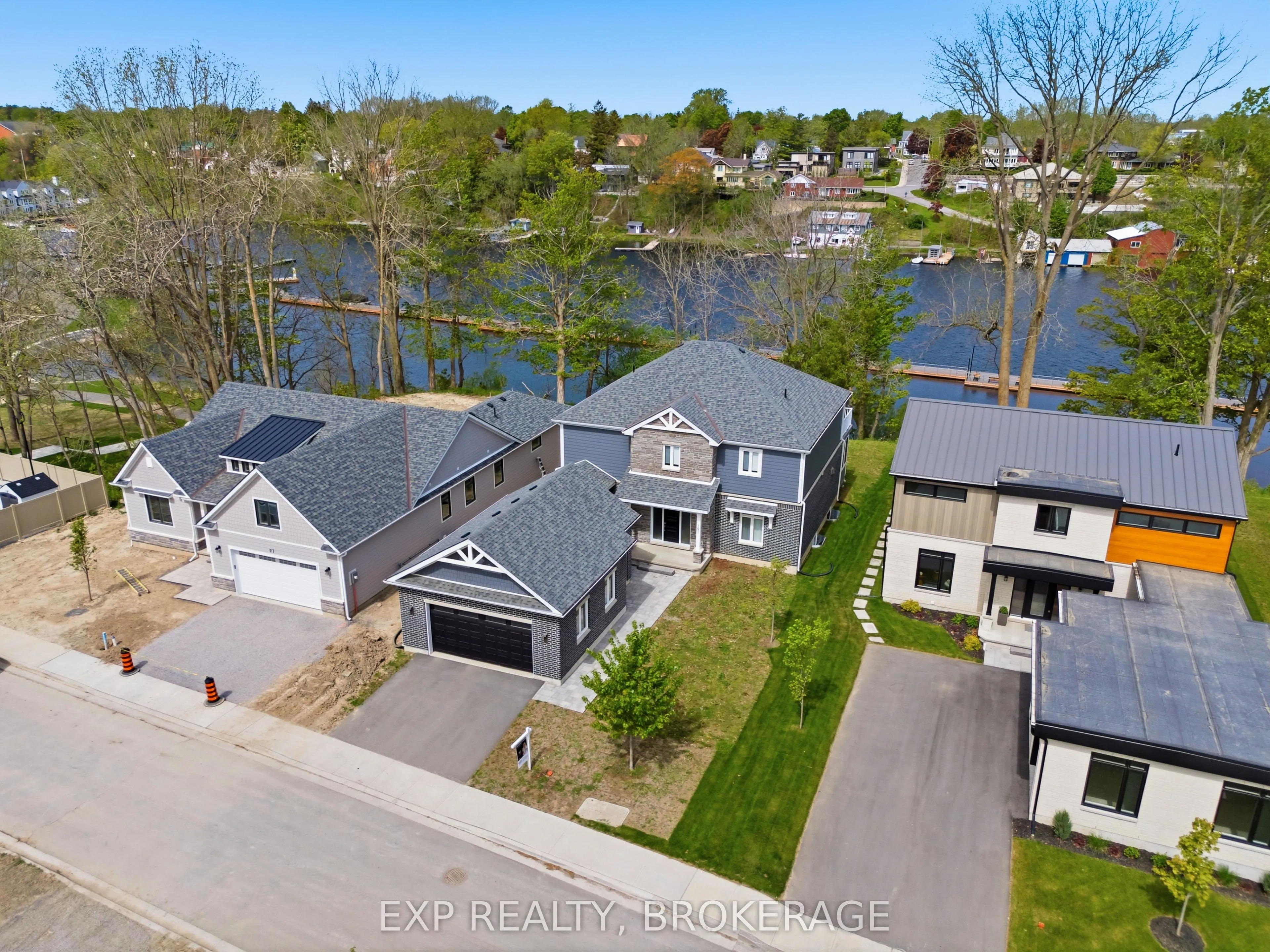 101 VILLENEUVE Drive