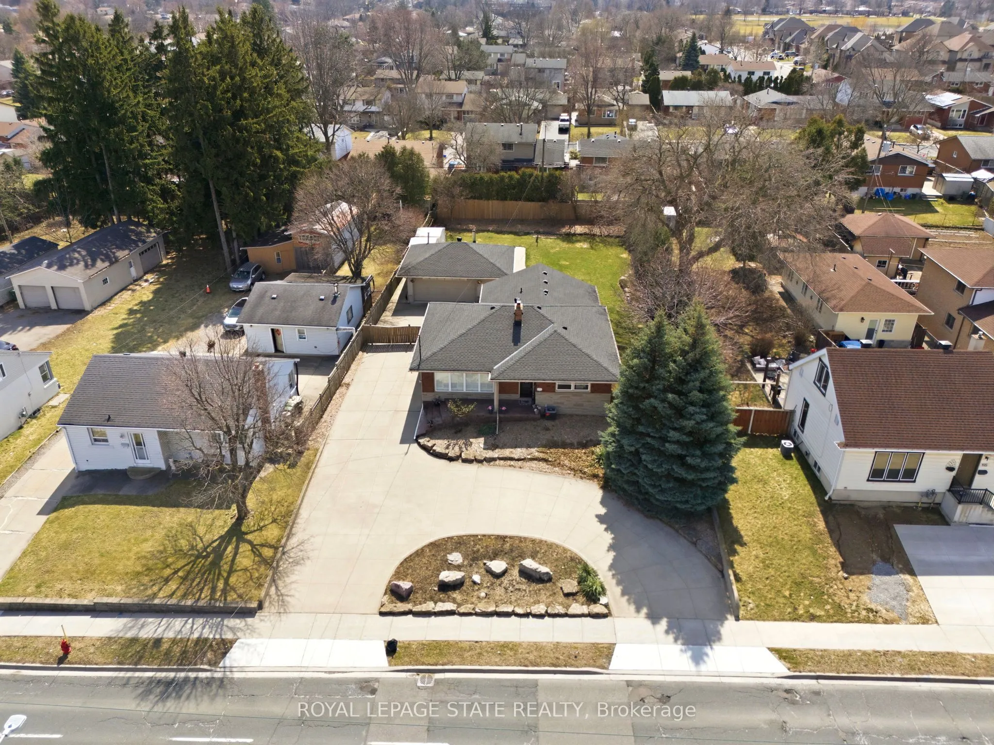473 Mohawk Road W