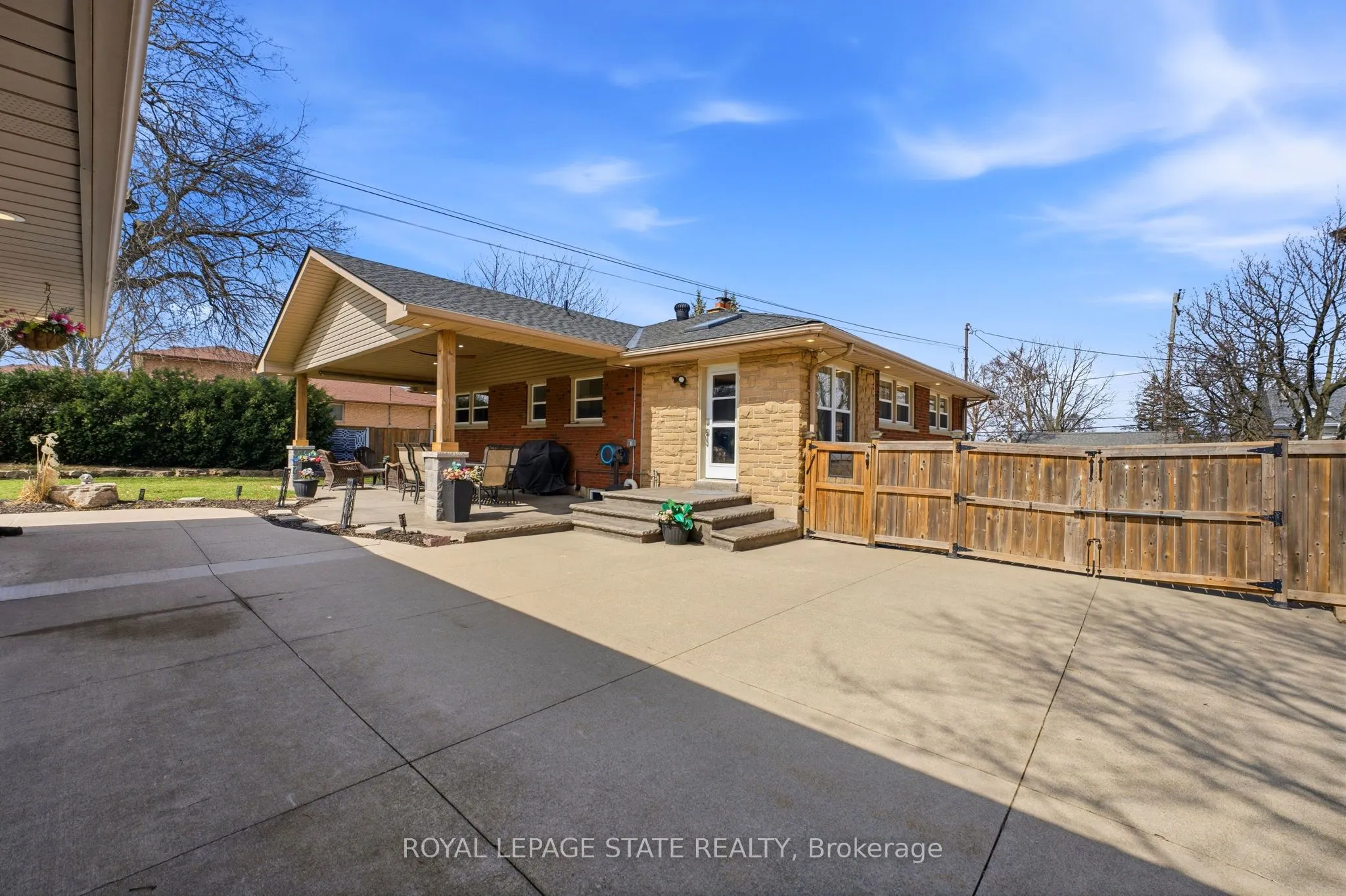 473 Mohawk Road W