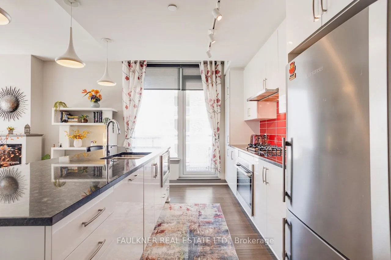 530 De Mazenod Avenue #413