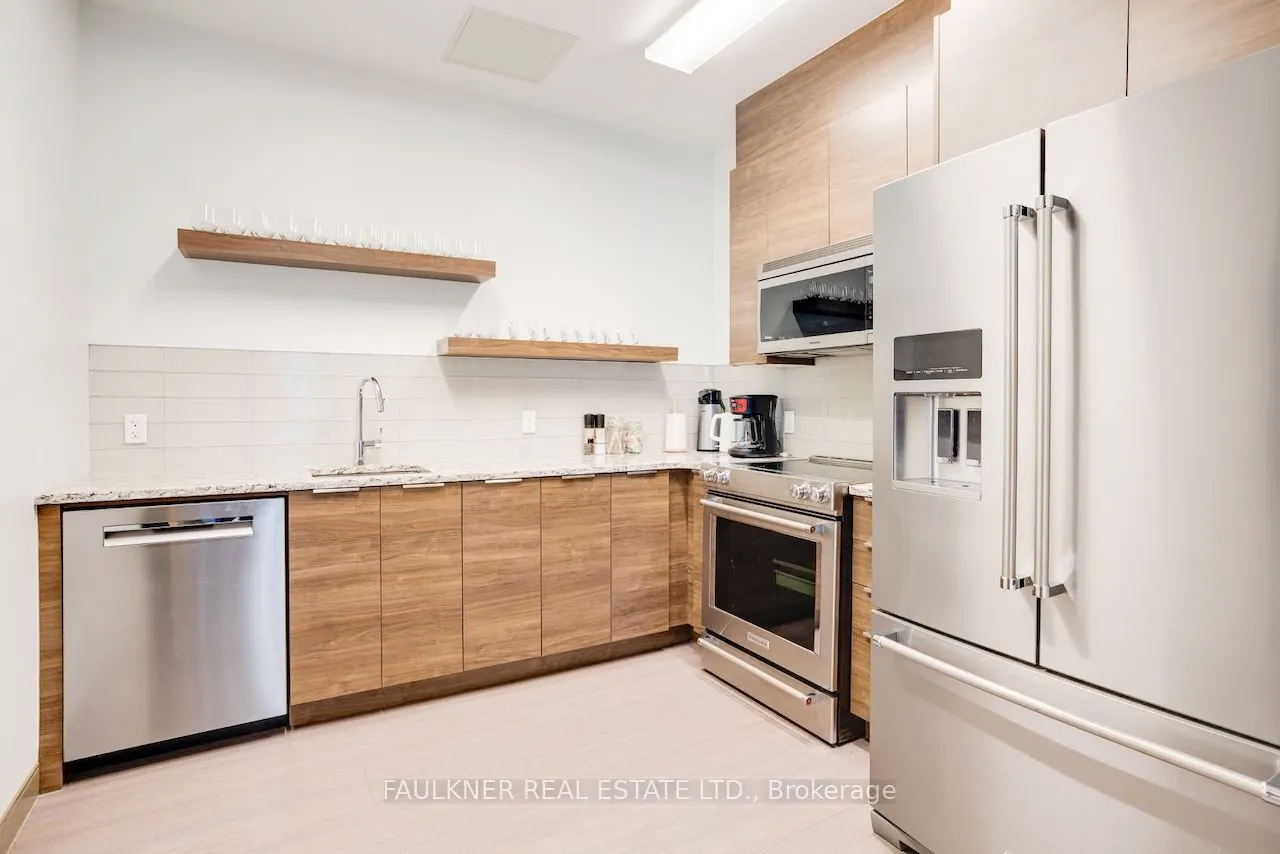 530 De Mazenod Avenue #413