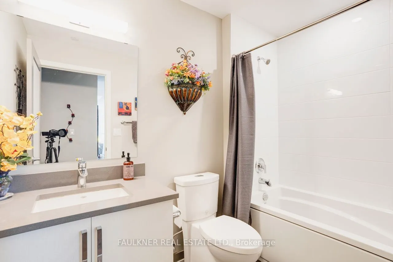 530 De Mazenod Avenue #413