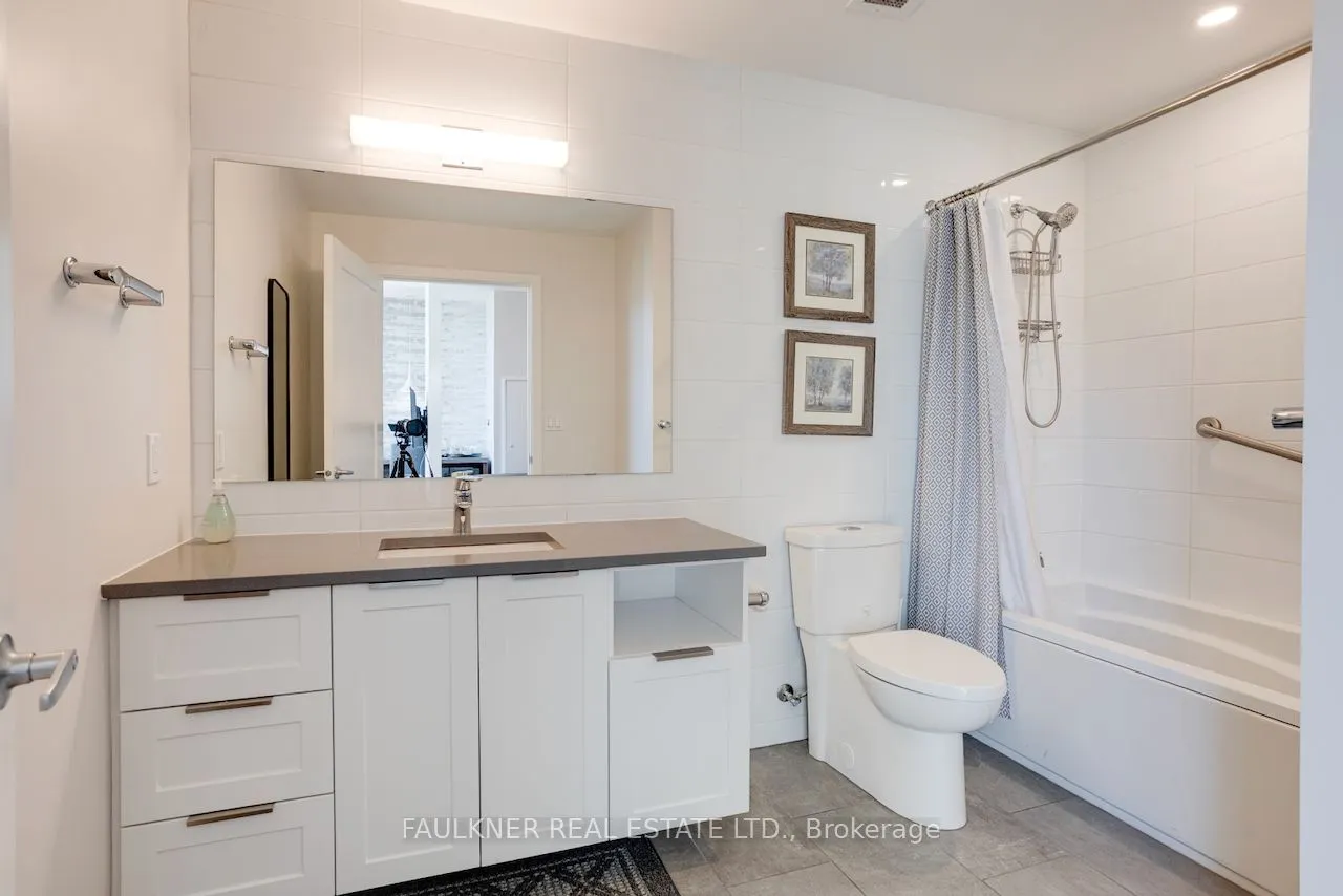530 De Mazenod Avenue #413