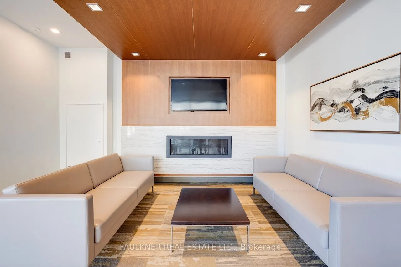 530 De Mazenod Avenue #413