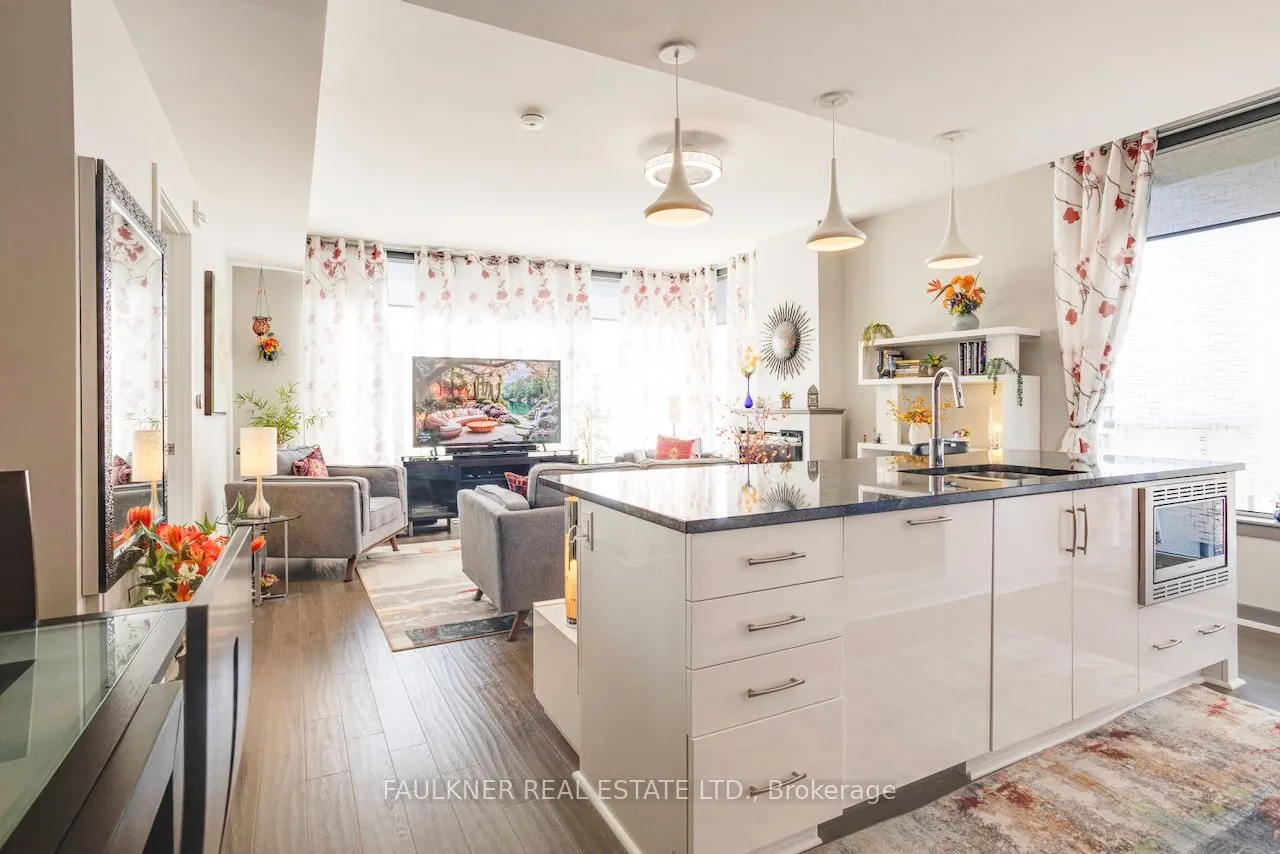 530 De Mazenod Avenue #413