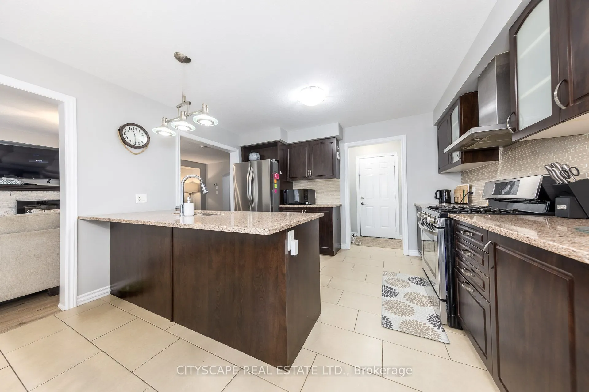 121 Crafter Crescent