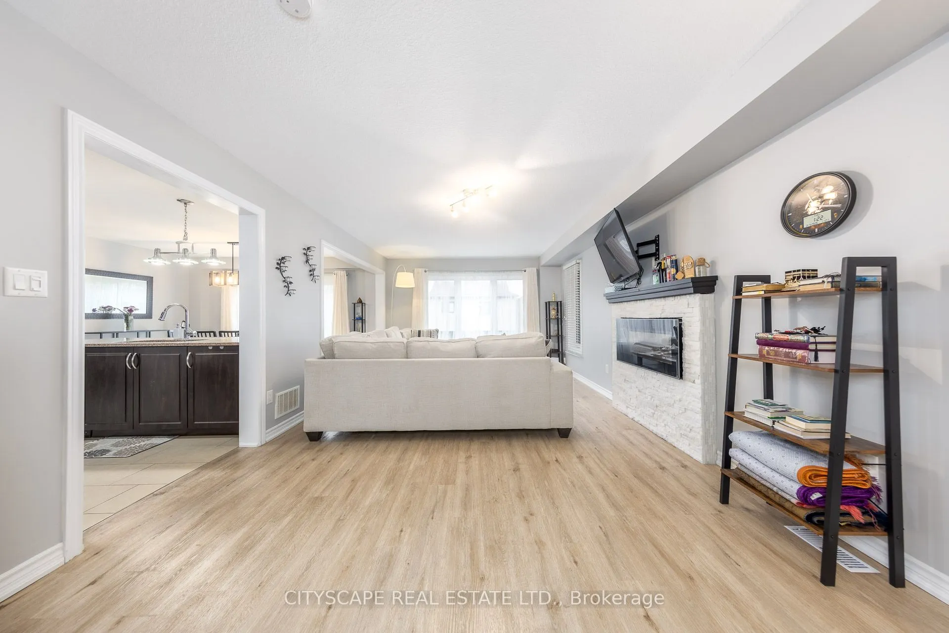121 Crafter Crescent