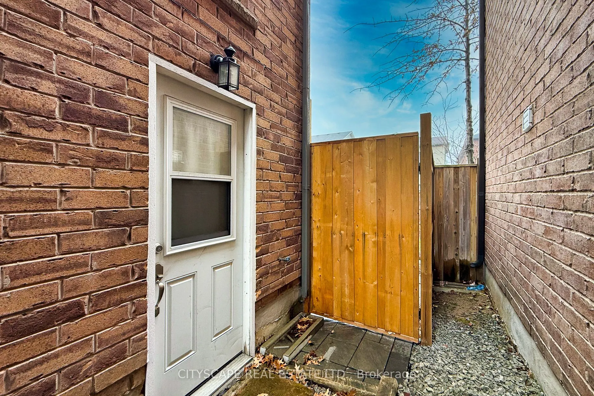 121 Crafter Crescent