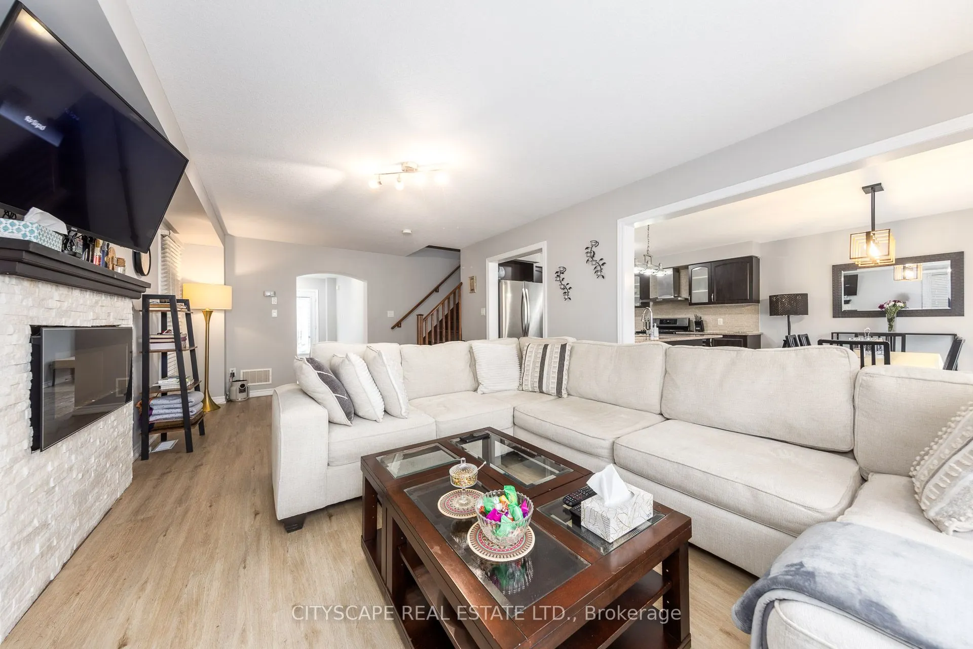 121 Crafter Crescent